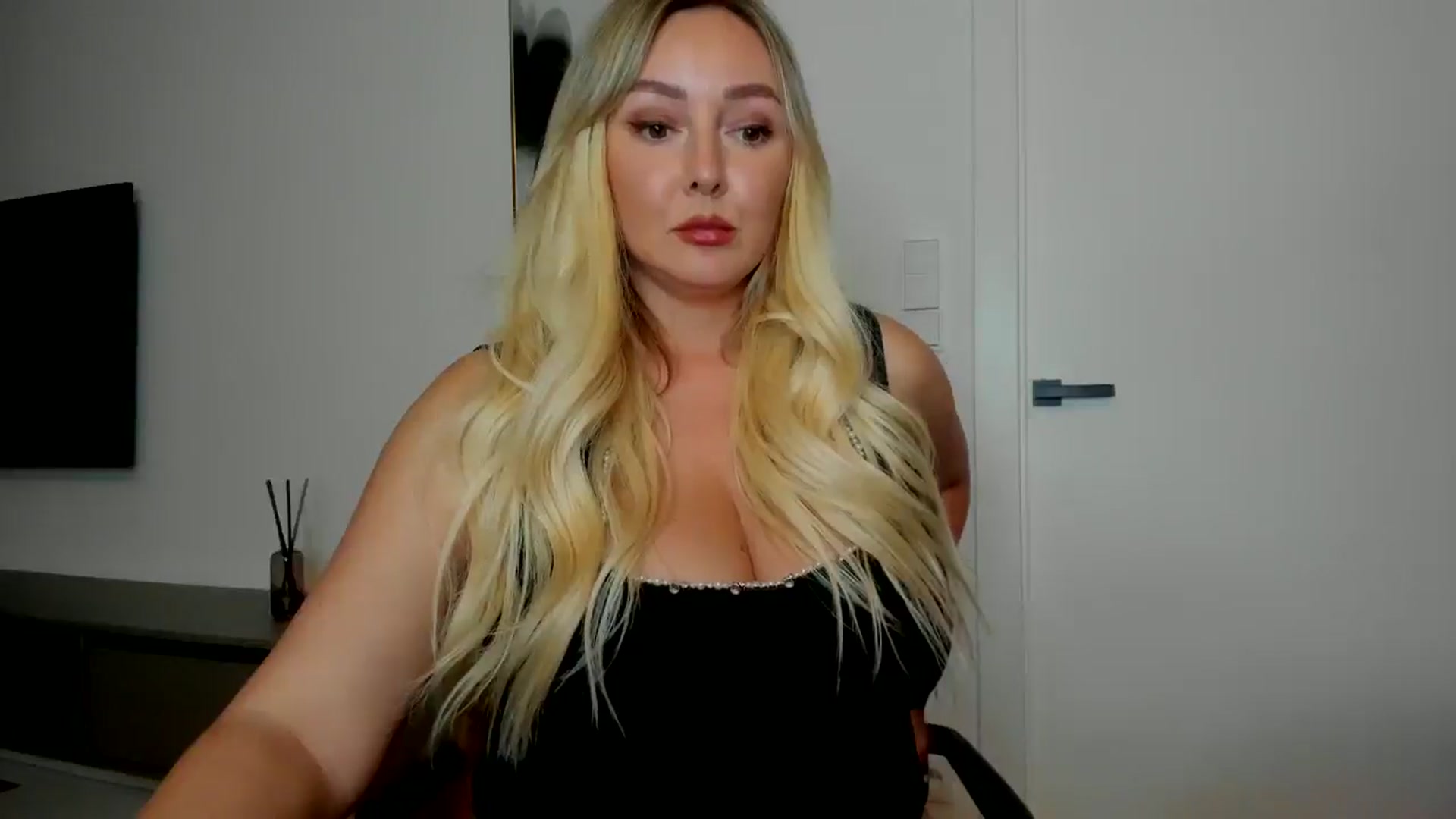 Gallery image thumbnail from Mi_Ha's myfreecams stream on, 08/28/2025, 14:27 image 10 of 20