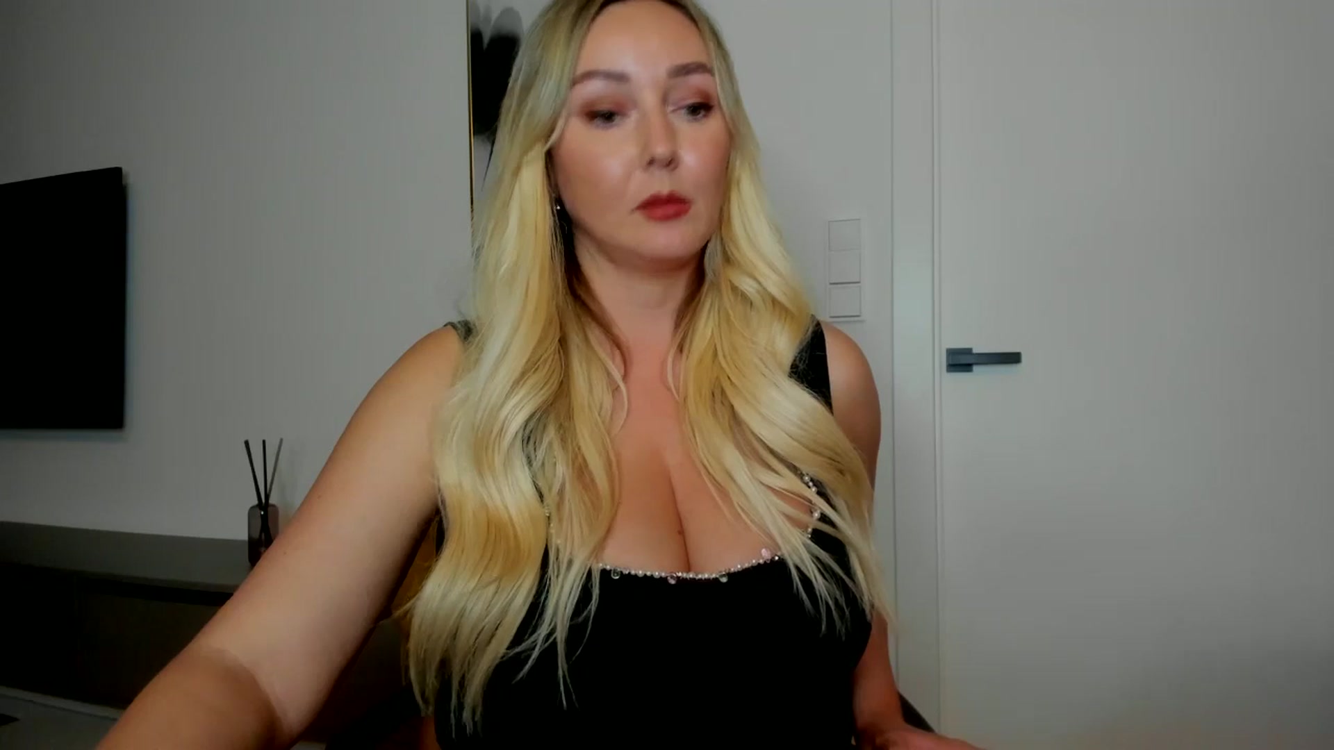 Gallery image thumbnail from Mi_Ha's myfreecams stream on, 08/28/2025, 14:27 image 3 of 20