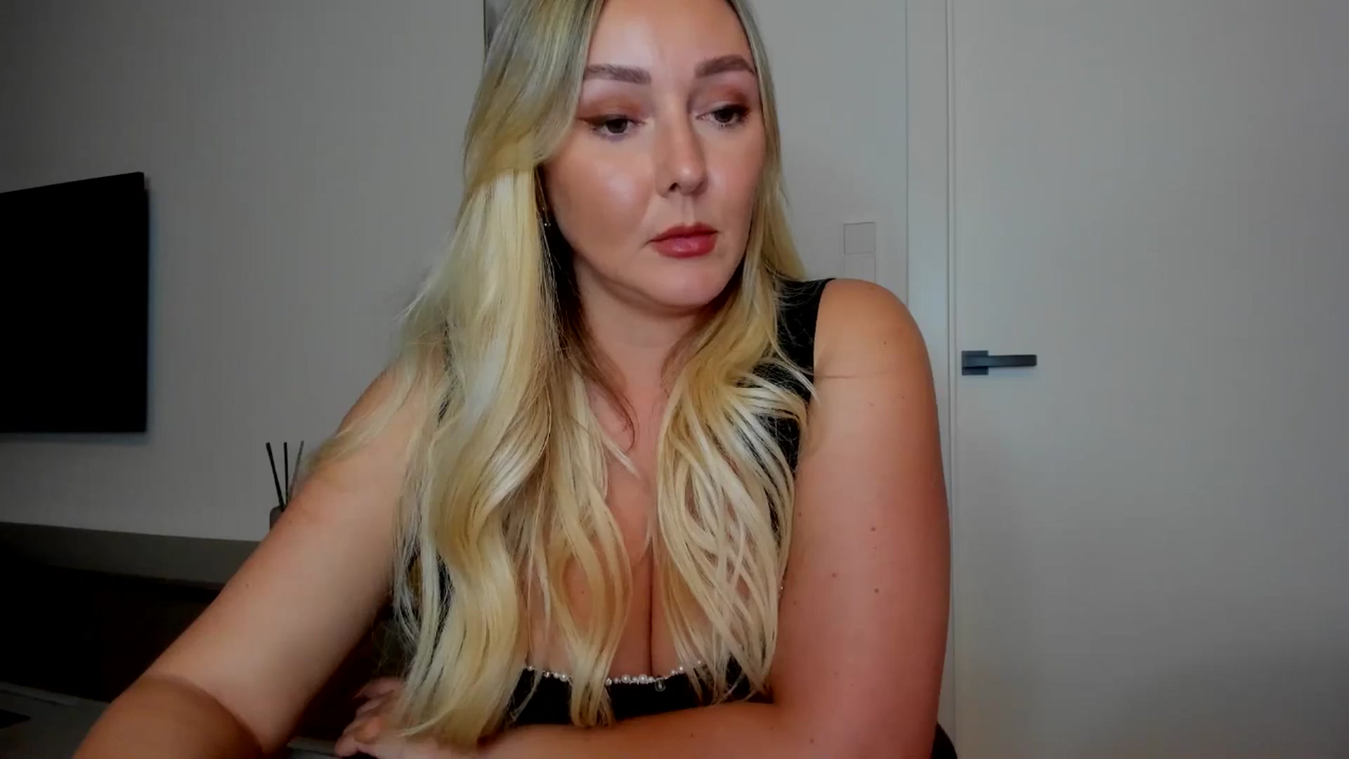 Gallery image thumbnail from Mi_Ha's myfreecams stream on, 08/28/2025, 14:27 image 14 of 20
