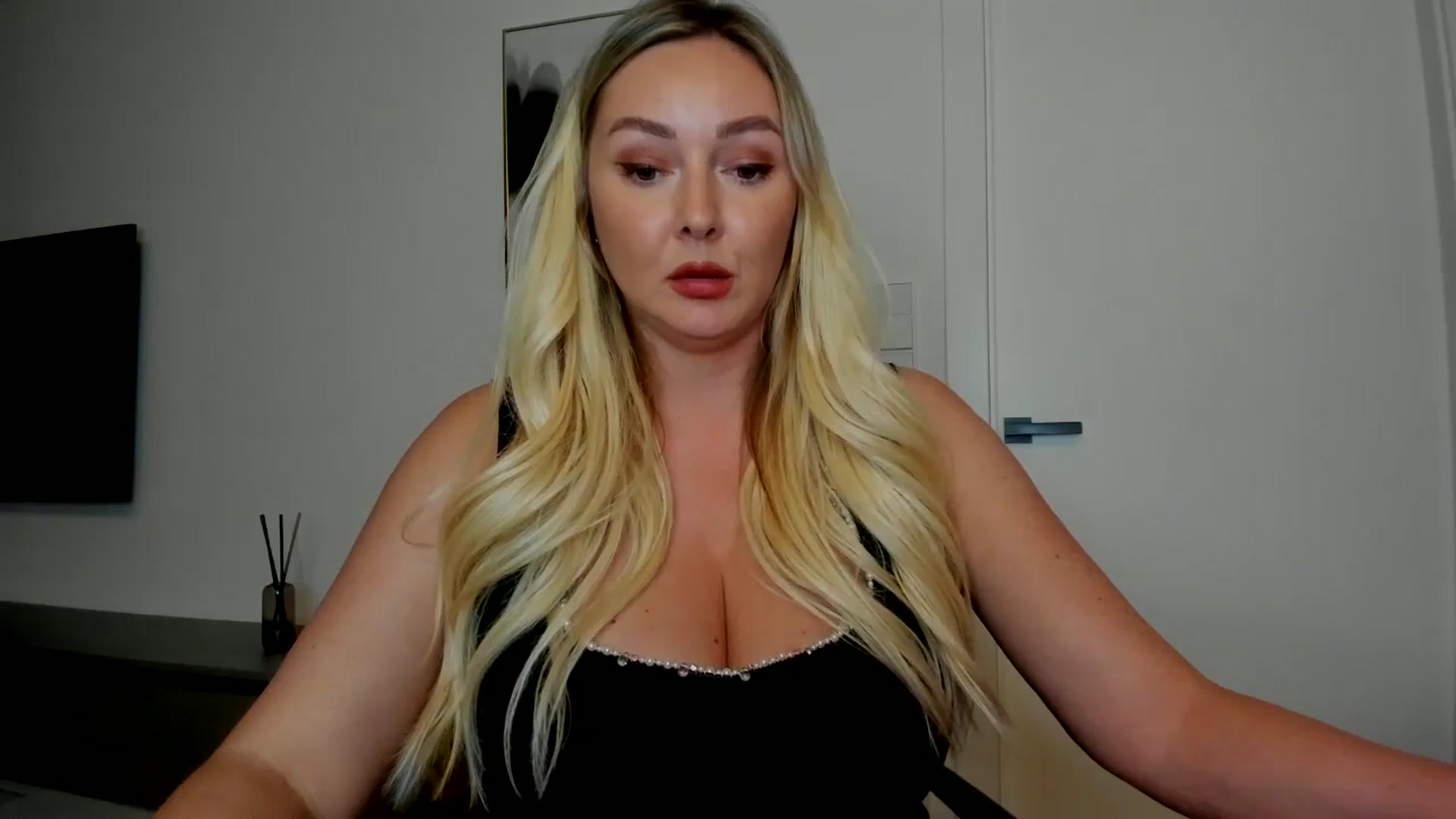 Gallery image thumbnail from Mi_Ha's myfreecams stream on, 08/28/2025, 15:37 image 13 of 20