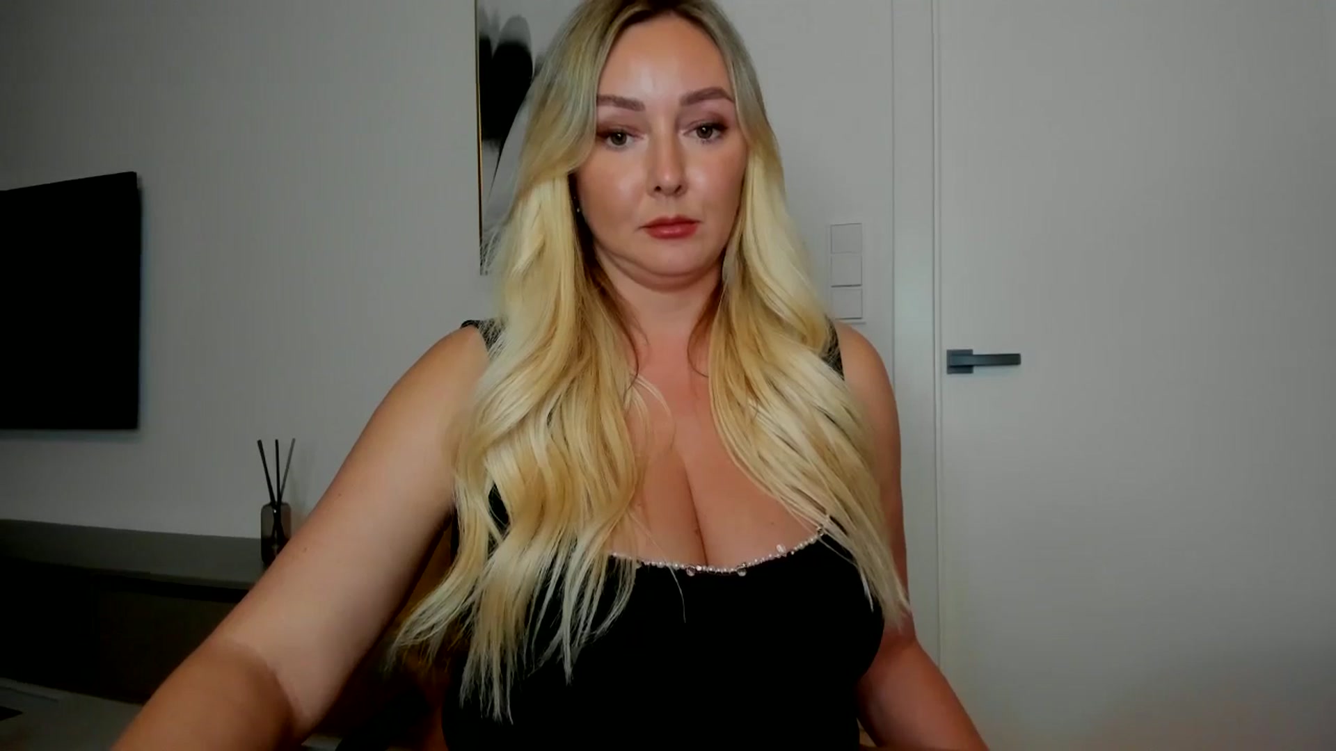 Gallery image thumbnail from Mi_Ha's myfreecams stream on, 08/28/2025, 15:37 image 2 of 20