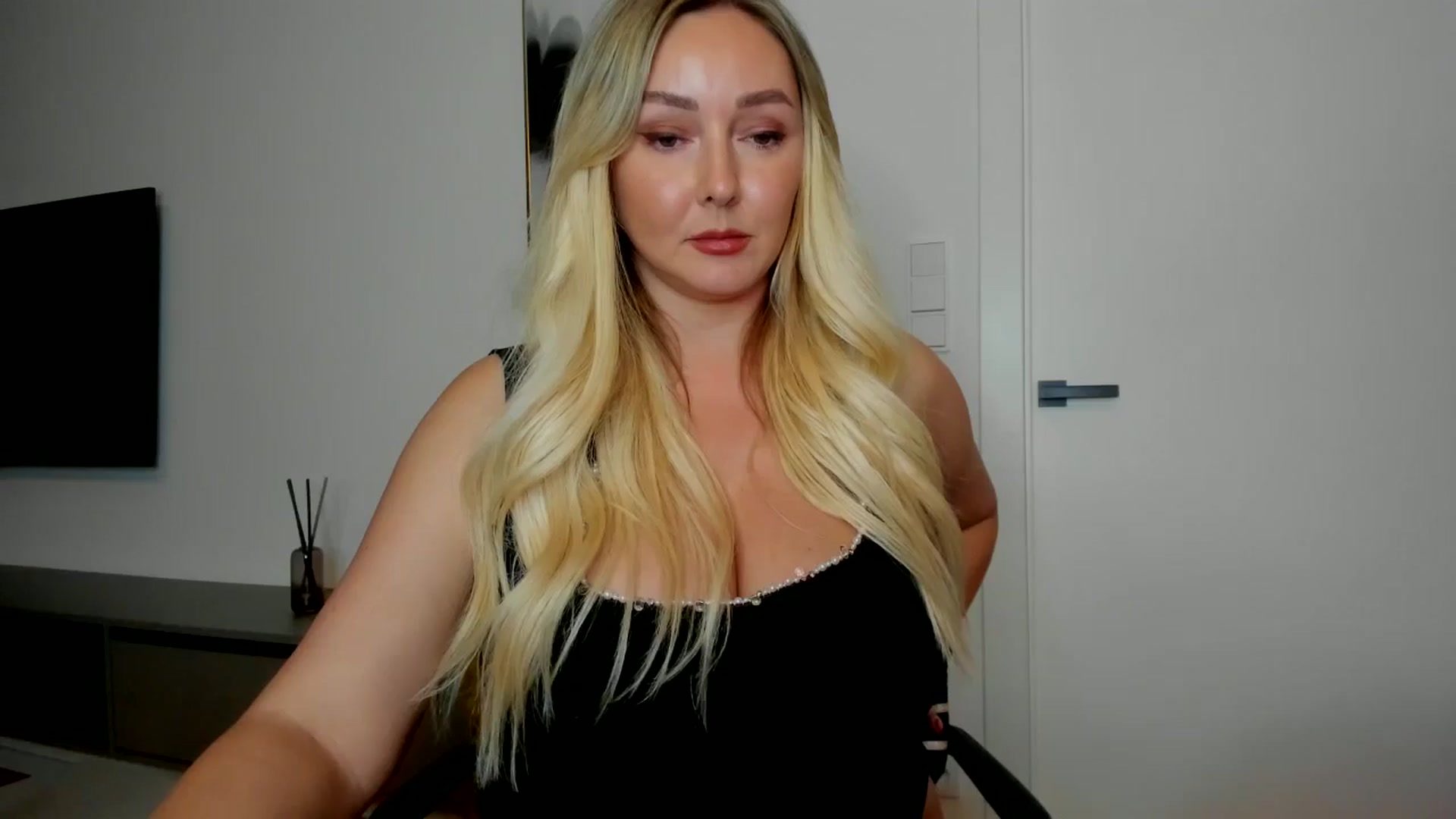 Gallery image thumbnail from Mi_Ha's myfreecams stream on, 08/28/2025, 15:37 image 1 of 20