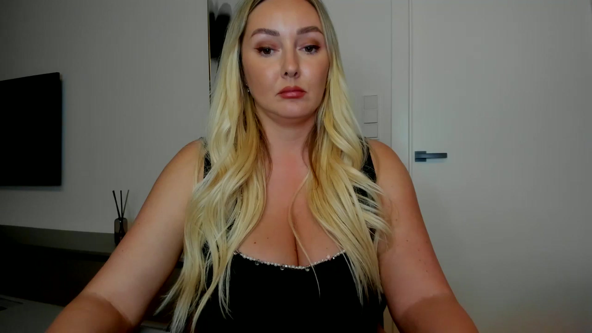 Gallery image thumbnail from Mi_Ha's myfreecams stream on, 08/28/2025, 15:37 image 11 of 20