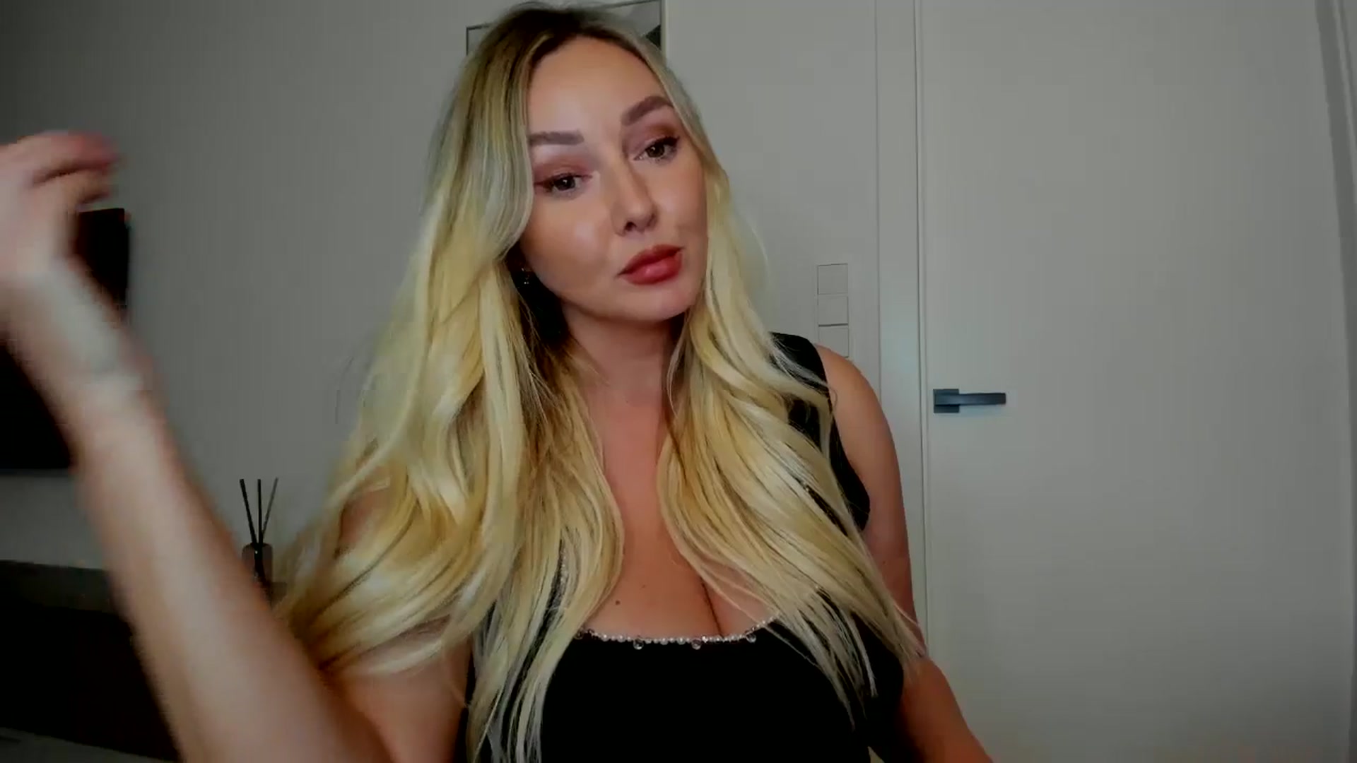 Gallery image thumbnail from Mi_Ha's myfreecams stream on, 08/28/2025, 15:37 image 14 of 20