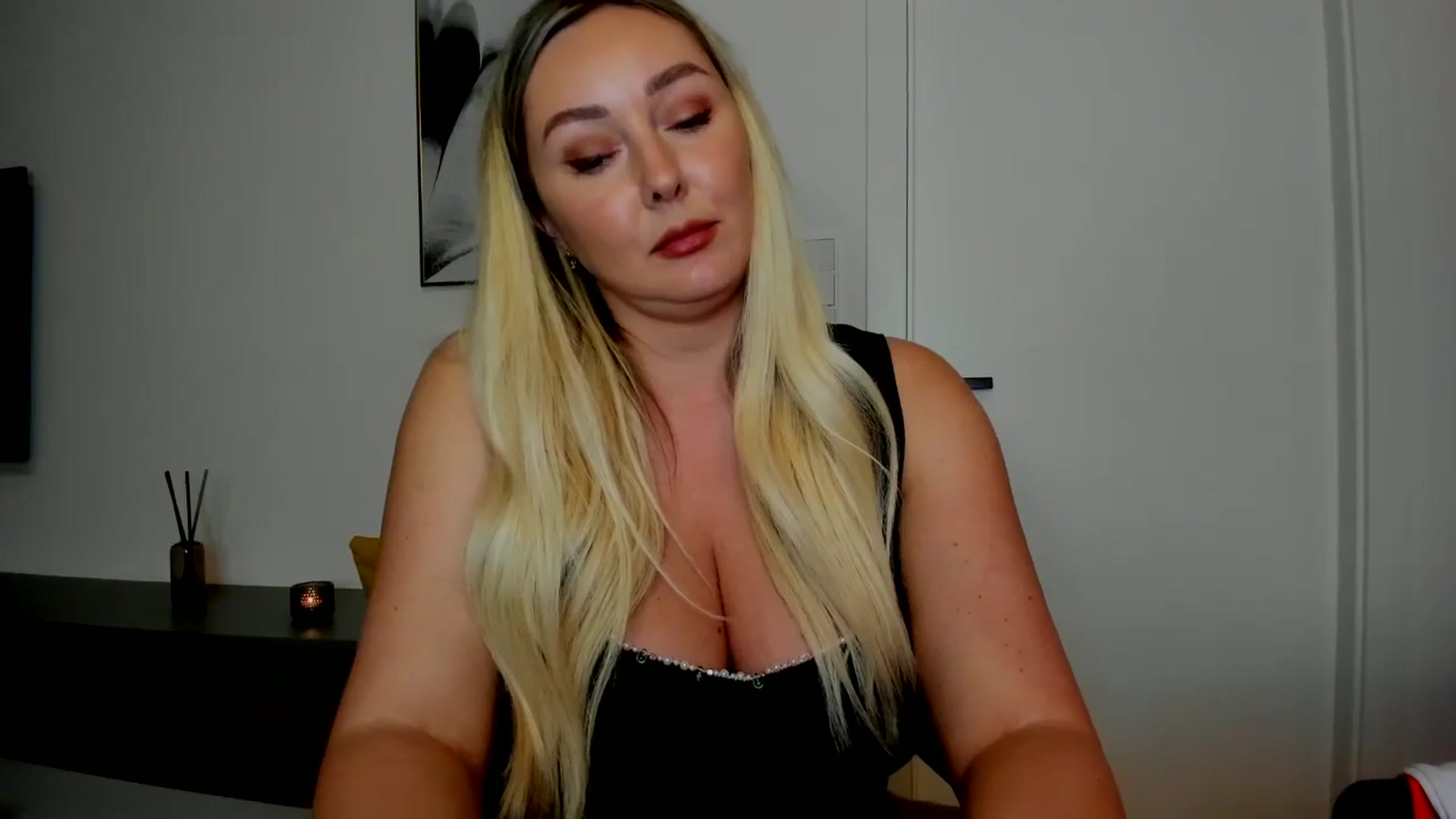 Gallery image thumbnail from Mi_Ha's myfreecams stream on, 08/28/2025, 19:49 image 7 of 20