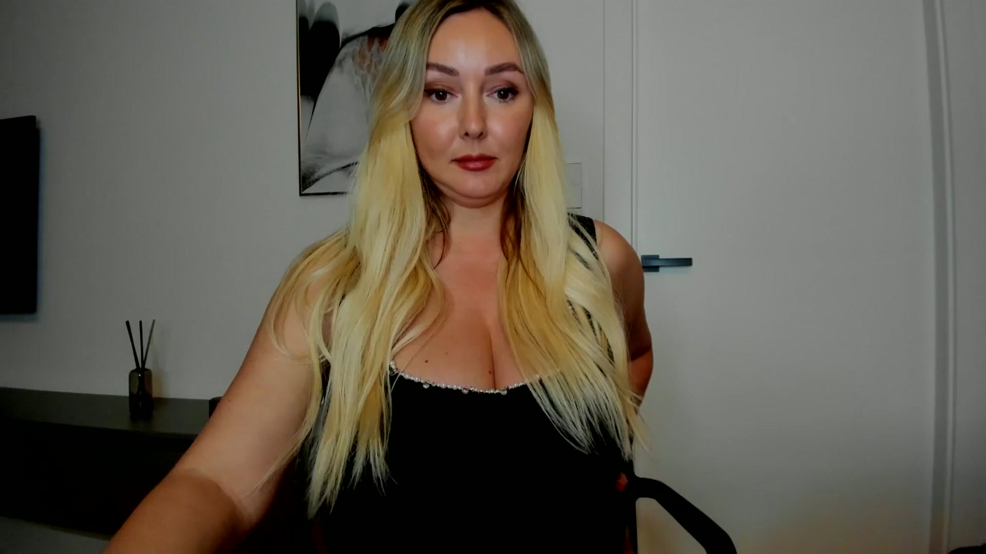 Gallery image thumbnail from Mi_Ha's myfreecams stream on, 08/28/2025, 19:49 image 14 of 20