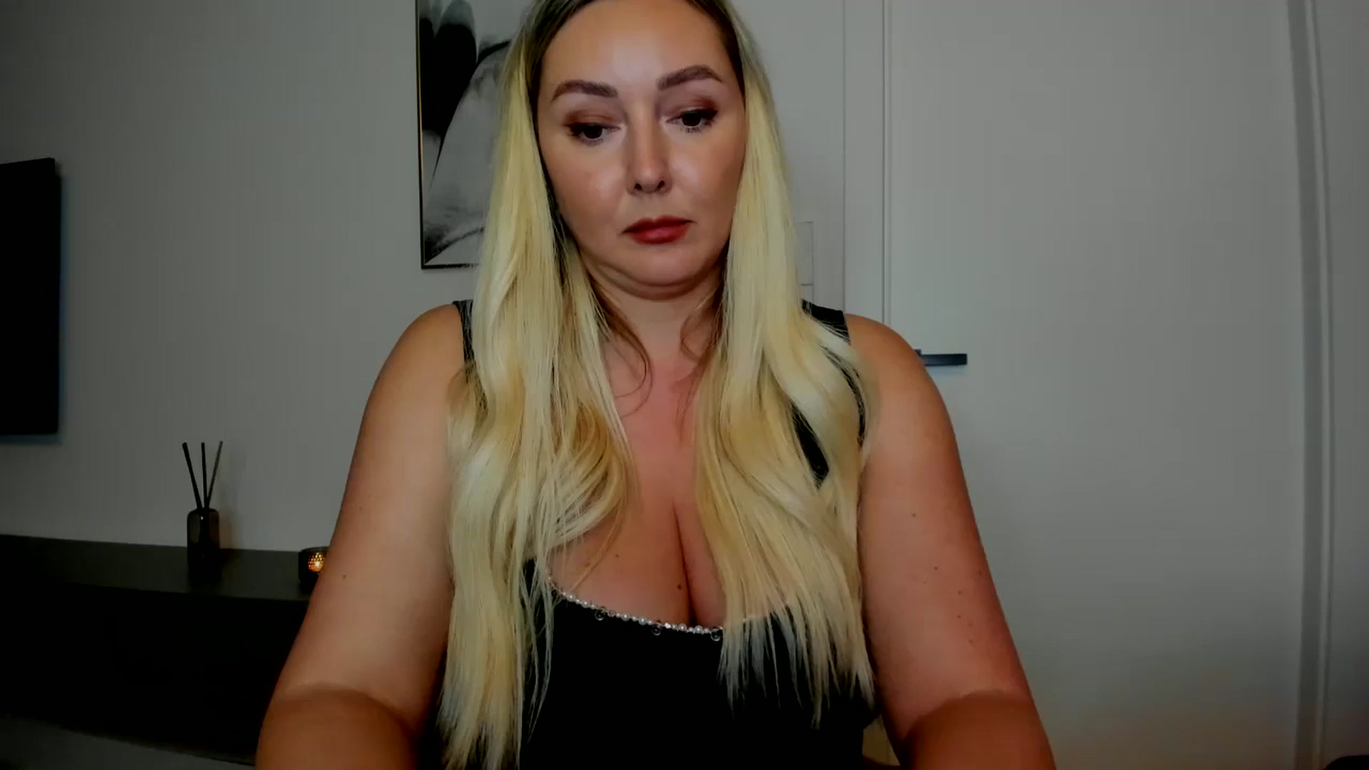 Gallery image thumbnail from Mi_Ha's myfreecams stream on, 08/28/2025, 19:49 image 1 of 20