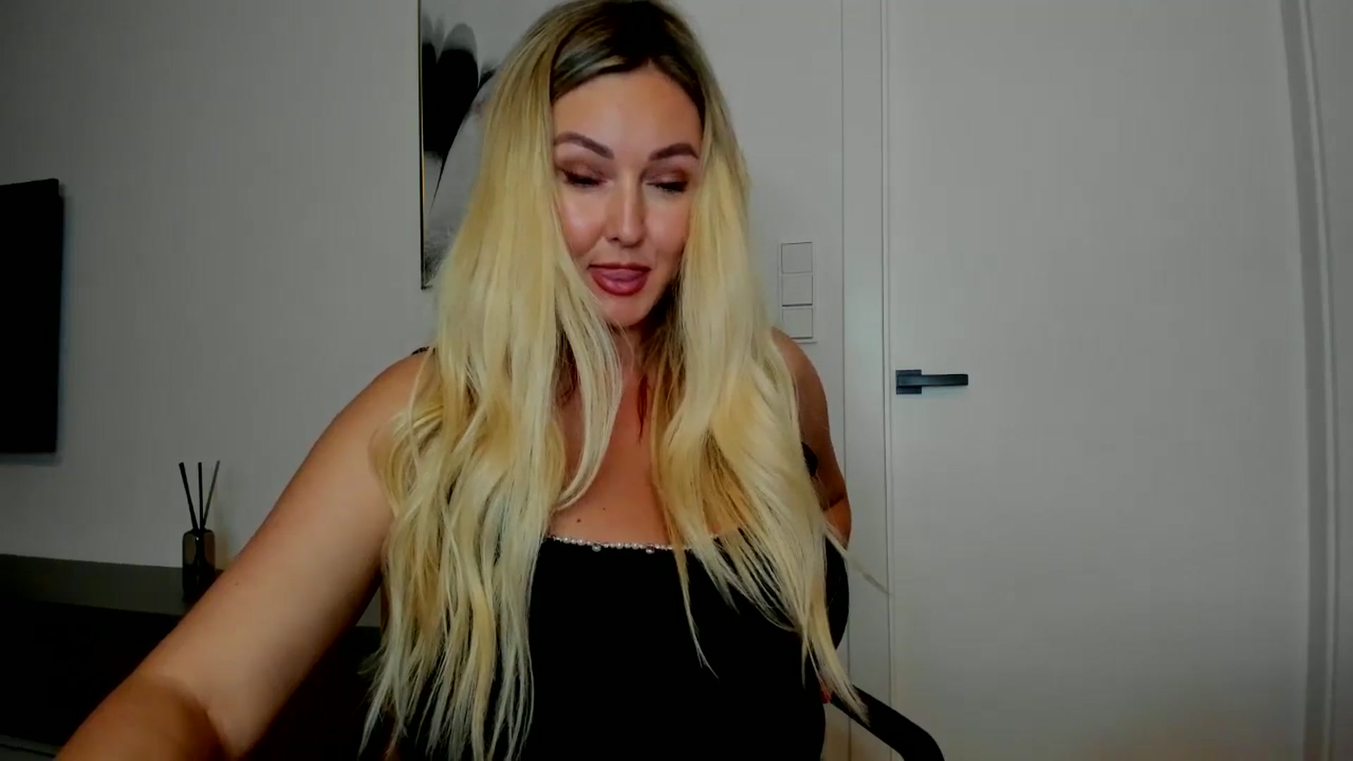 Gallery image thumbnail from Mi_Ha's myfreecams stream on, 08/28/2025, 19:49 image 20 of 20