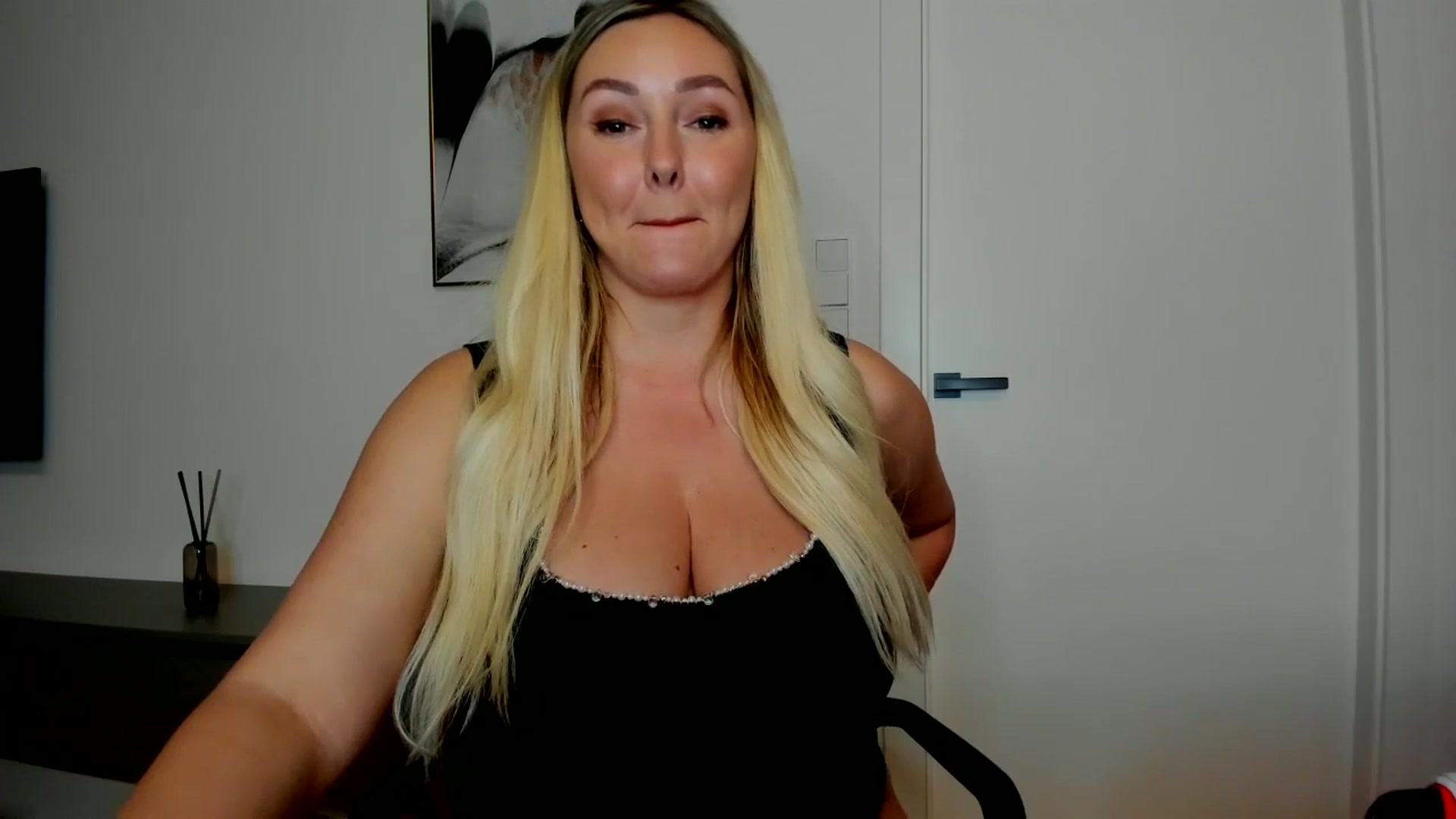 Gallery image thumbnail from Mi_Ha's myfreecams stream on, 08/28/2025, 19:49 image 8 of 20