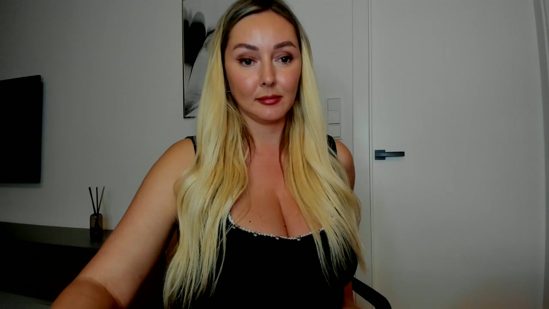 Gallery image thumbnail from Mi_Ha's myfreecams stream on, 08/28/2025, 19:49 image 17 of 20