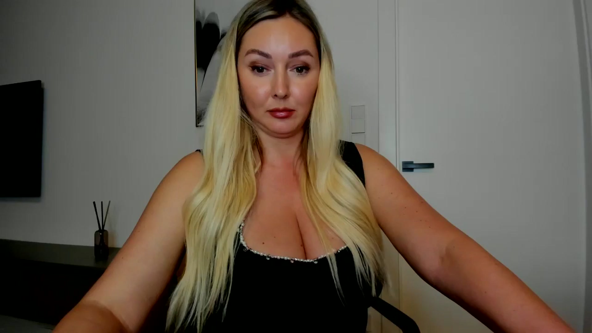 Gallery image thumbnail from Mi_Ha's myfreecams stream on, 08/28/2025, 19:49 image 18 of 20