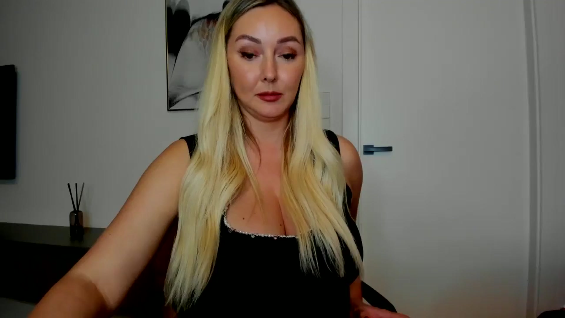 Gallery image thumbnail from Mi_Ha's myfreecams stream on, 08/28/2025, 19:49 image 4 of 20