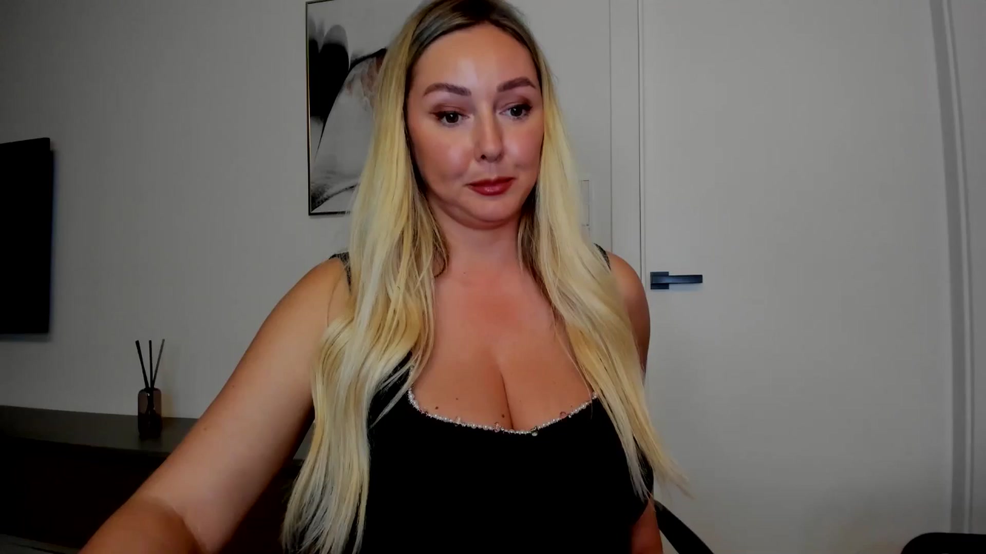 Gallery image thumbnail from Mi_Ha's myfreecams stream on, 08/28/2025, 20:50 image 5 of 20