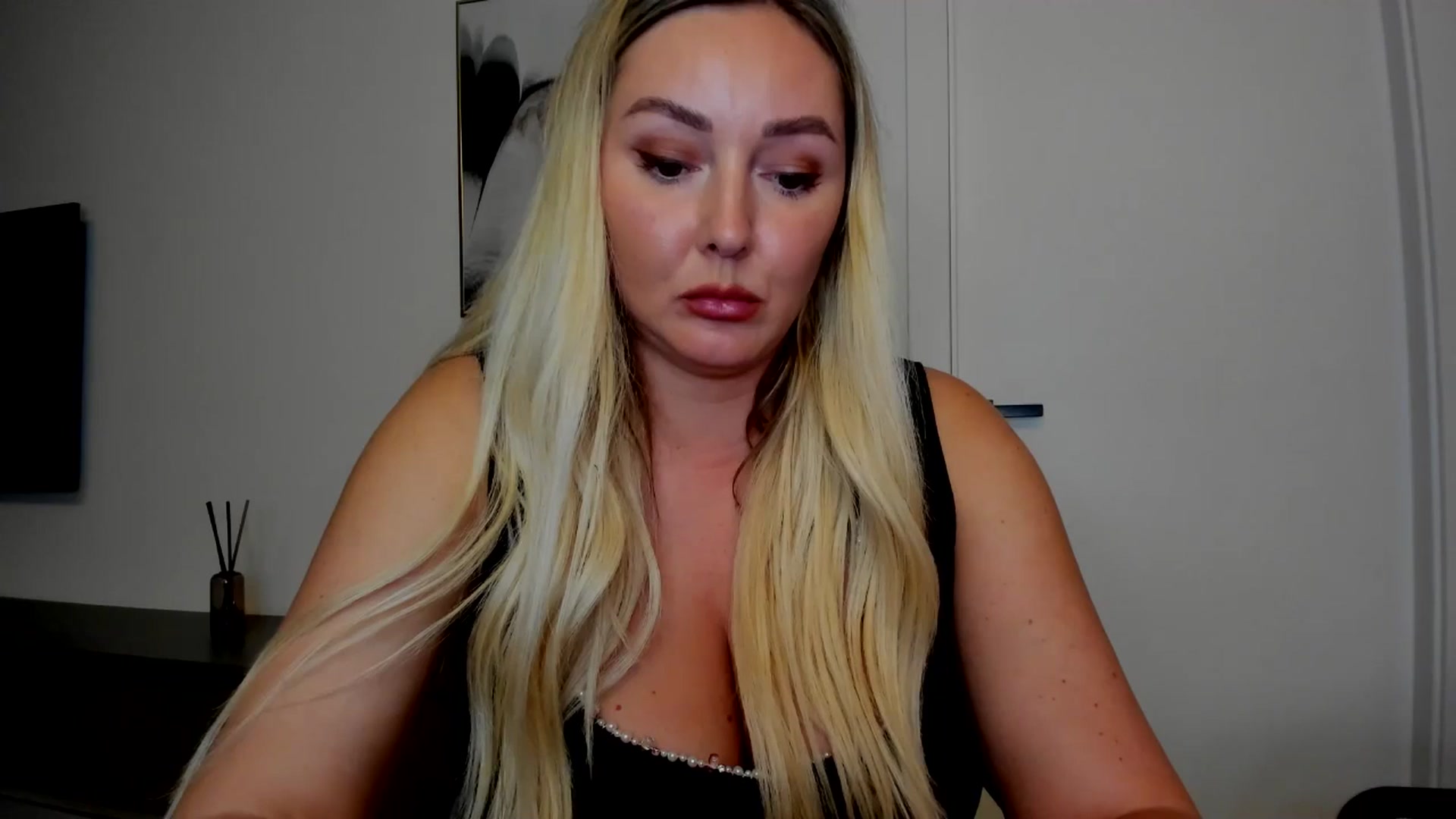 Gallery image thumbnail from Mi_Ha's myfreecams stream on, 08/28/2025, 20:50 image 2 of 20