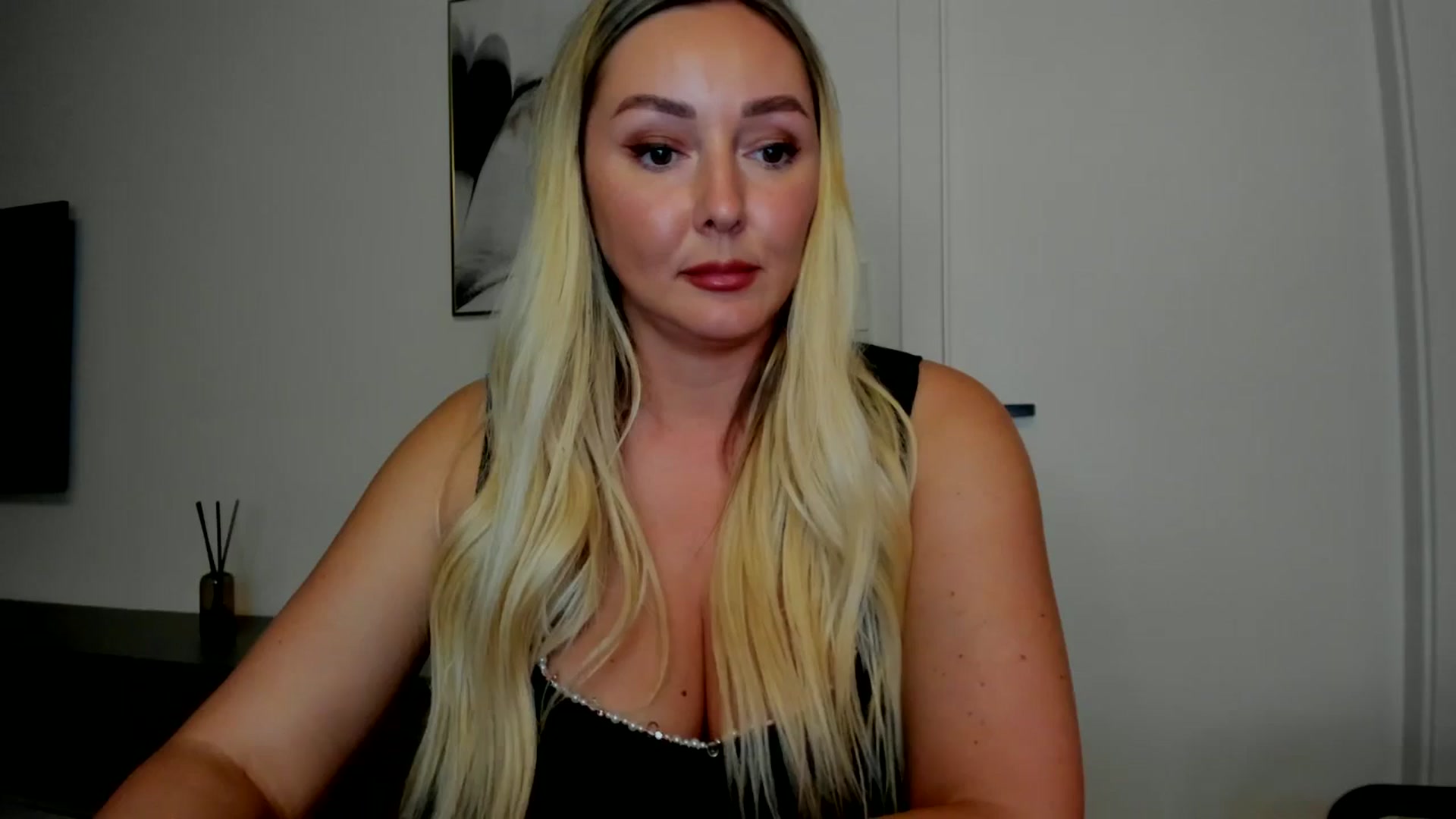 Gallery image thumbnail from Mi_Ha's myfreecams stream on, 08/28/2025, 20:50 image 12 of 20