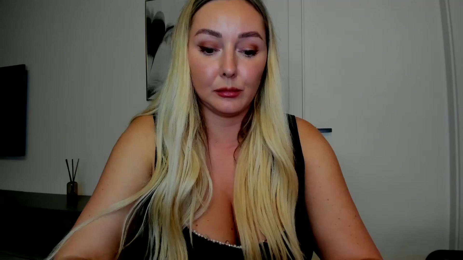 Gallery image thumbnail from Mi_Ha's myfreecams stream on, 08/28/2025, 20:50 image 3 of 20