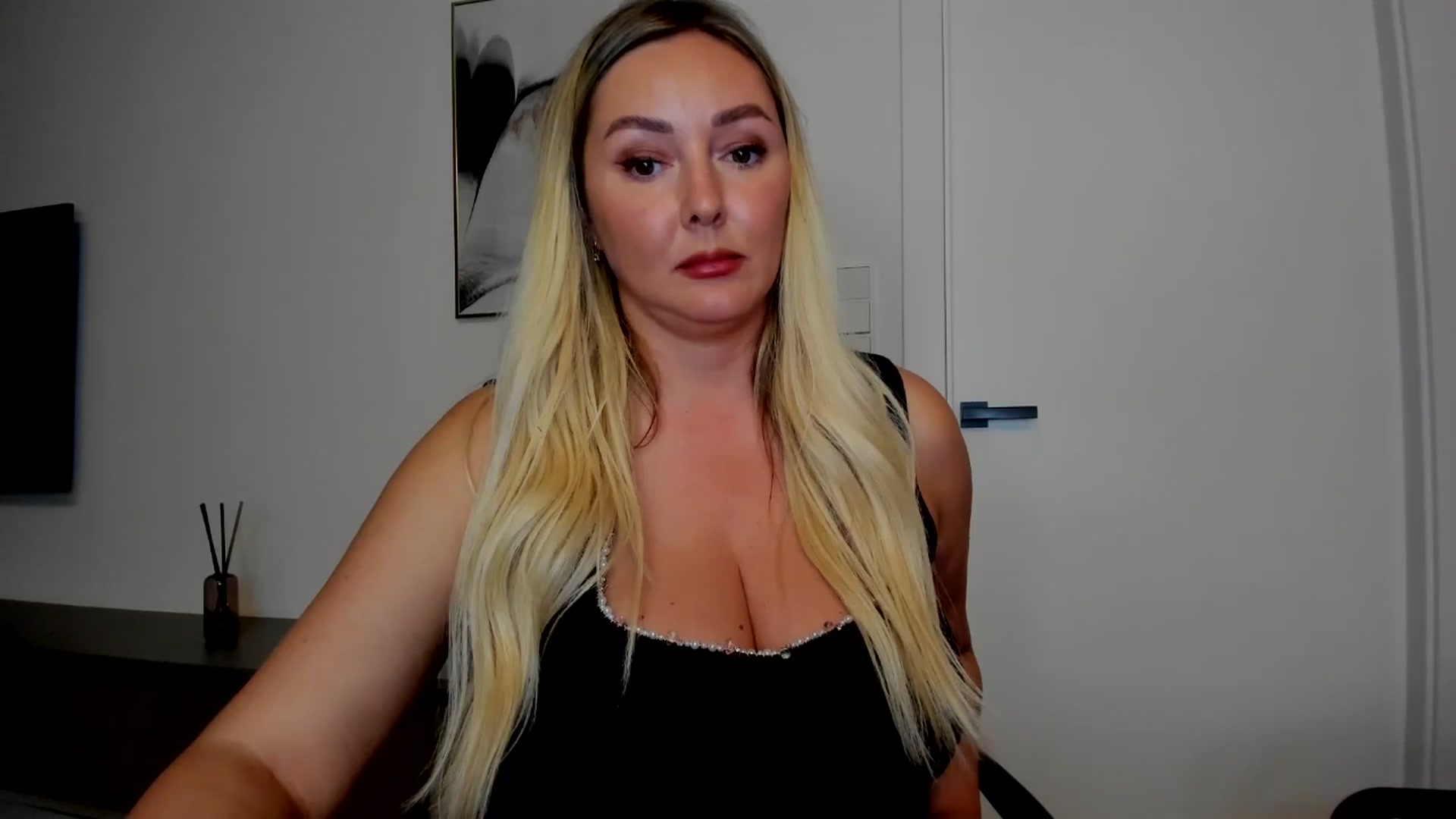 Gallery image thumbnail from Mi_Ha's myfreecams stream on, 08/28/2025, 20:50 image 7 of 20