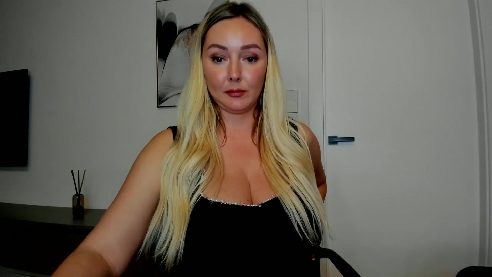 Gallery image thumbnail from Mi_Ha's myfreecams stream on, 08/28/2025, 20:50 image 17 of 20