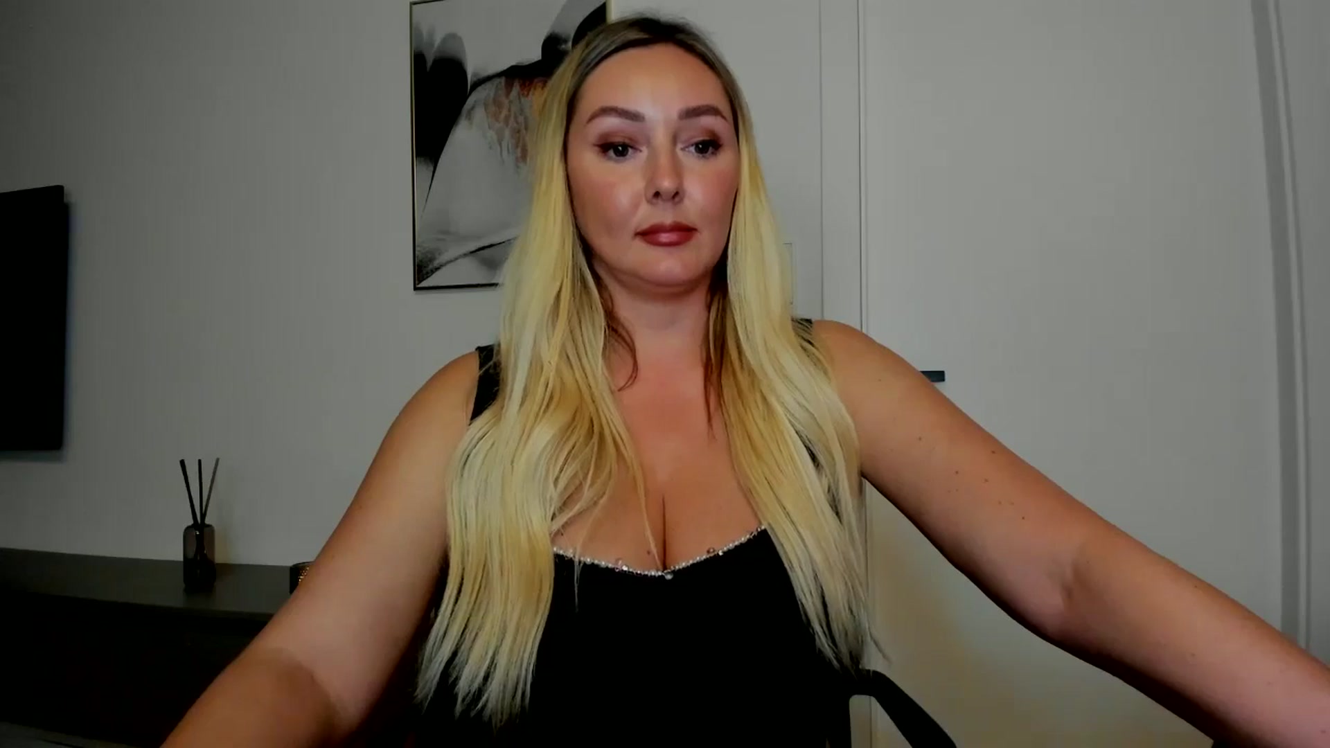 Gallery image thumbnail from Mi_Ha's myfreecams stream on, 08/28/2025, 20:50 image 14 of 20