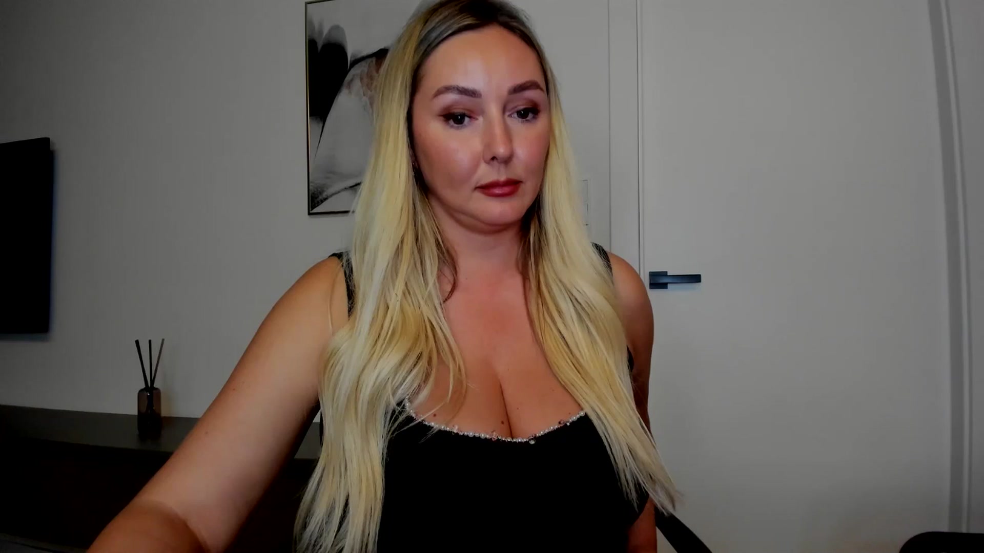 Gallery image thumbnail from Mi_Ha's myfreecams stream on, 08/28/2025, 20:50 image 8 of 20