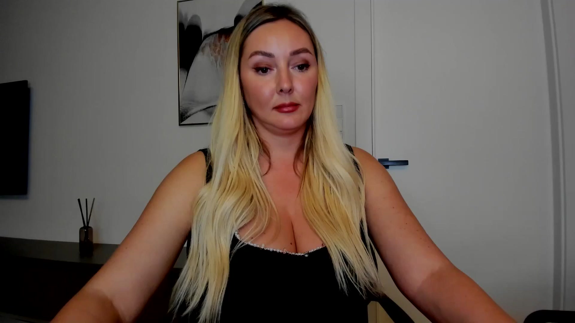 Gallery image thumbnail from Mi_Ha's myfreecams stream on, 08/28/2025, 20:50 image 10 of 20