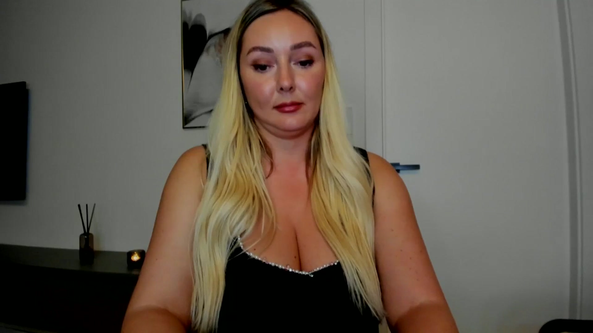 Gallery image thumbnail from Mi_Ha's myfreecams stream on, 08/28/2025, 20:50 image 9 of 20