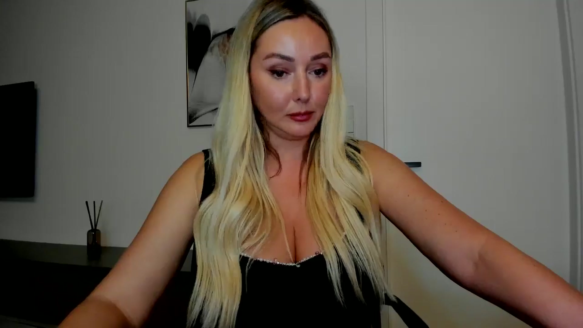Gallery image thumbnail from Mi_Ha's myfreecams stream on, 08/28/2025, 20:50 image 15 of 20