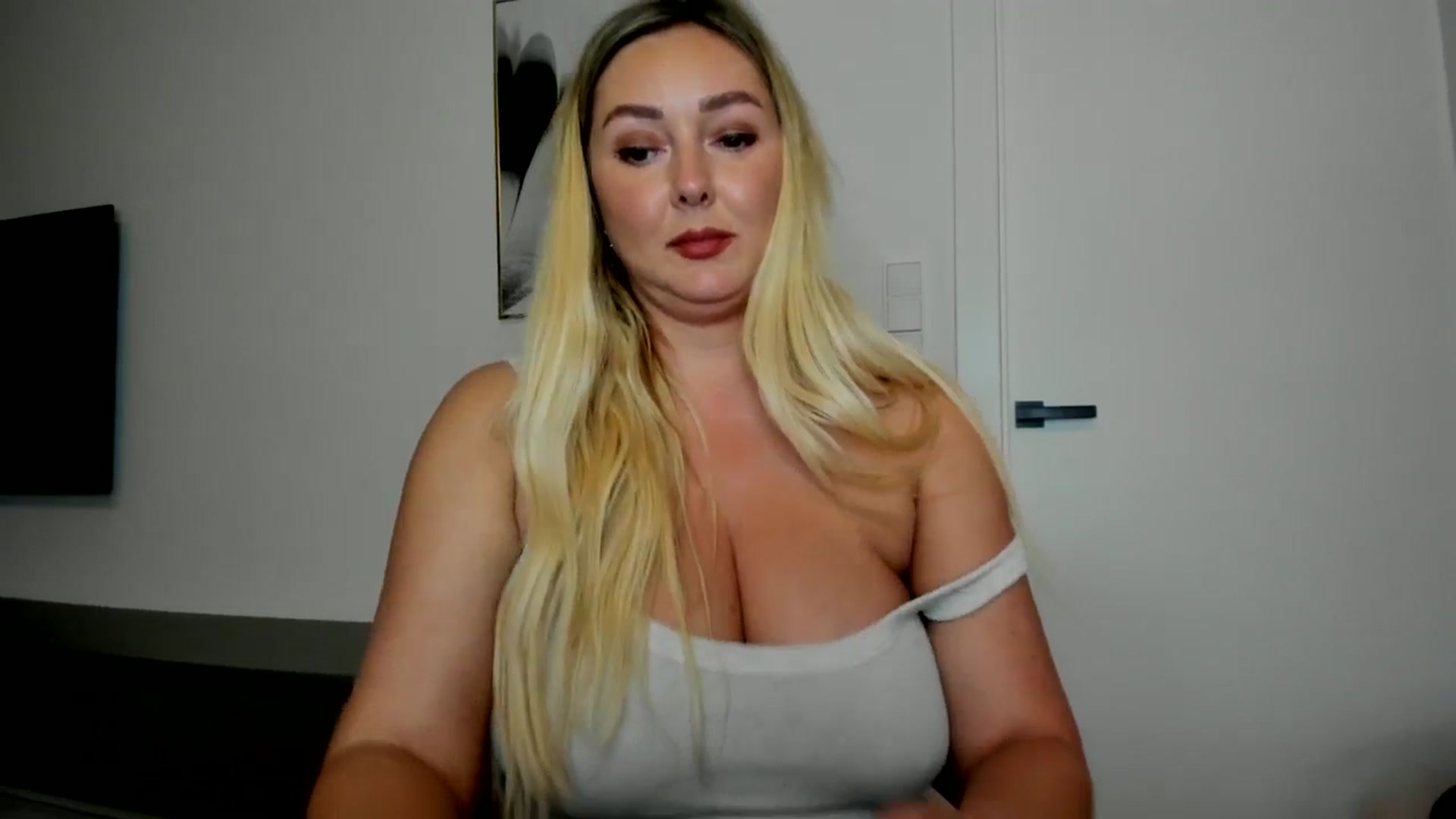 Gallery image thumbnail from Mi_Ha's myfreecams stream on, 08/29/2025, 14:21 image 14 of 20