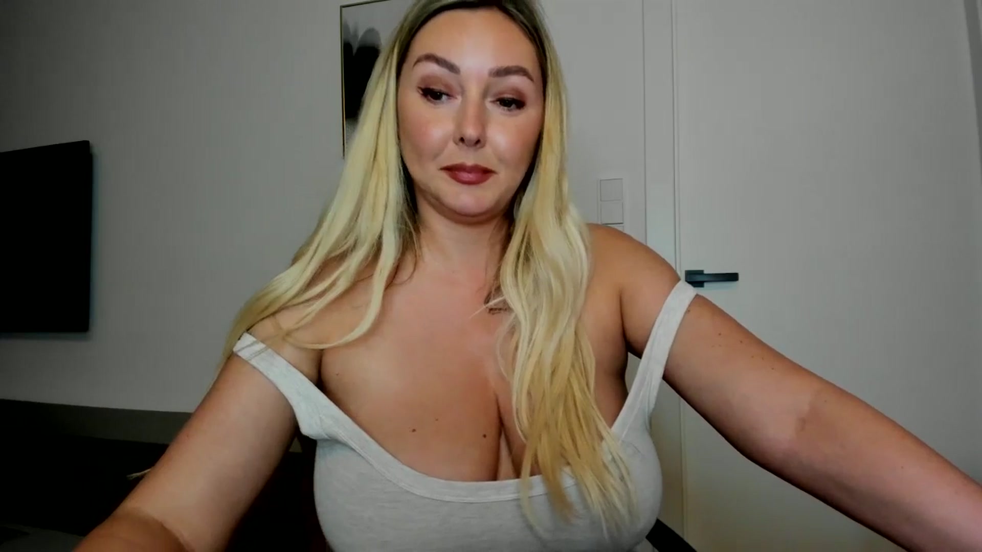 Gallery image thumbnail from Mi_Ha's myfreecams stream on, 08/29/2025, 14:21 image 20 of 20