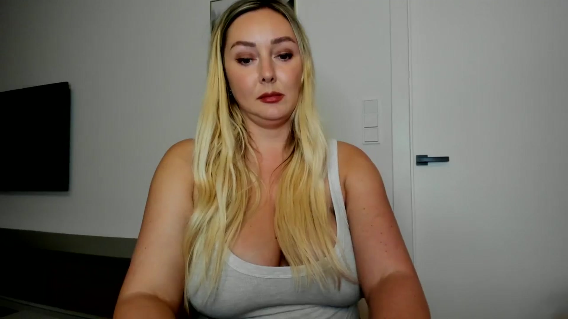 Gallery image thumbnail from Mi_Ha's myfreecams stream on, 08/29/2025, 14:21 image 5 of 20