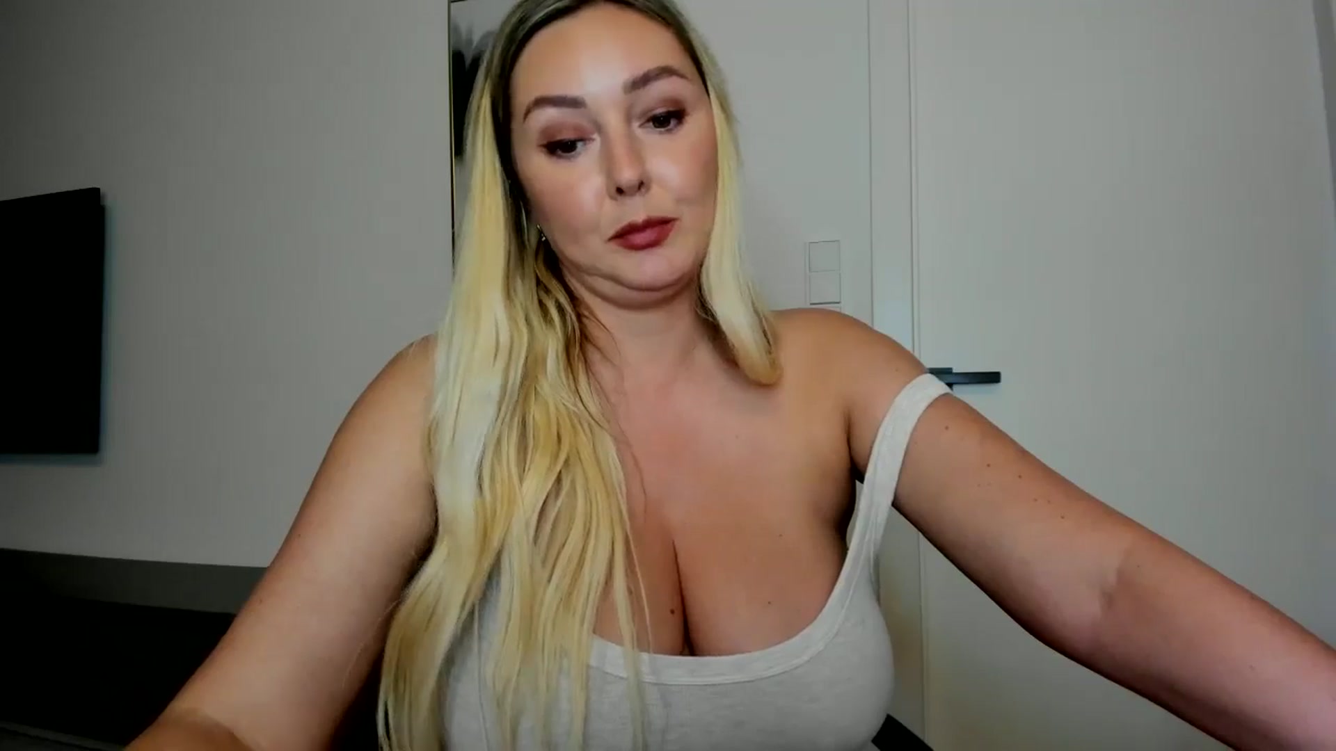 Gallery image thumbnail from Mi_Ha's myfreecams stream on, 08/29/2025, 14:21 image 11 of 20