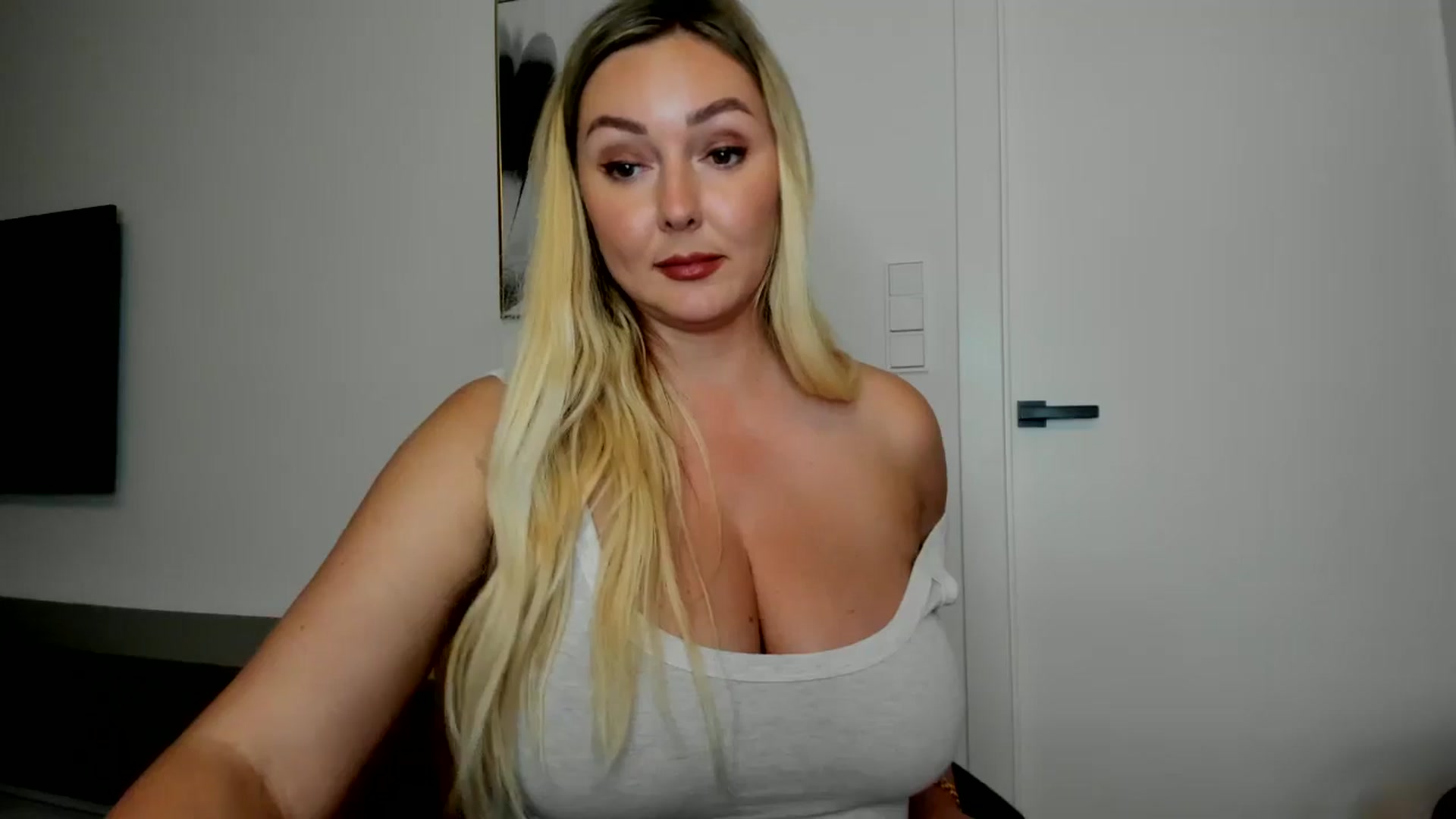 Gallery image thumbnail from Mi_Ha's myfreecams stream on, 08/29/2025, 14:21 image 13 of 20