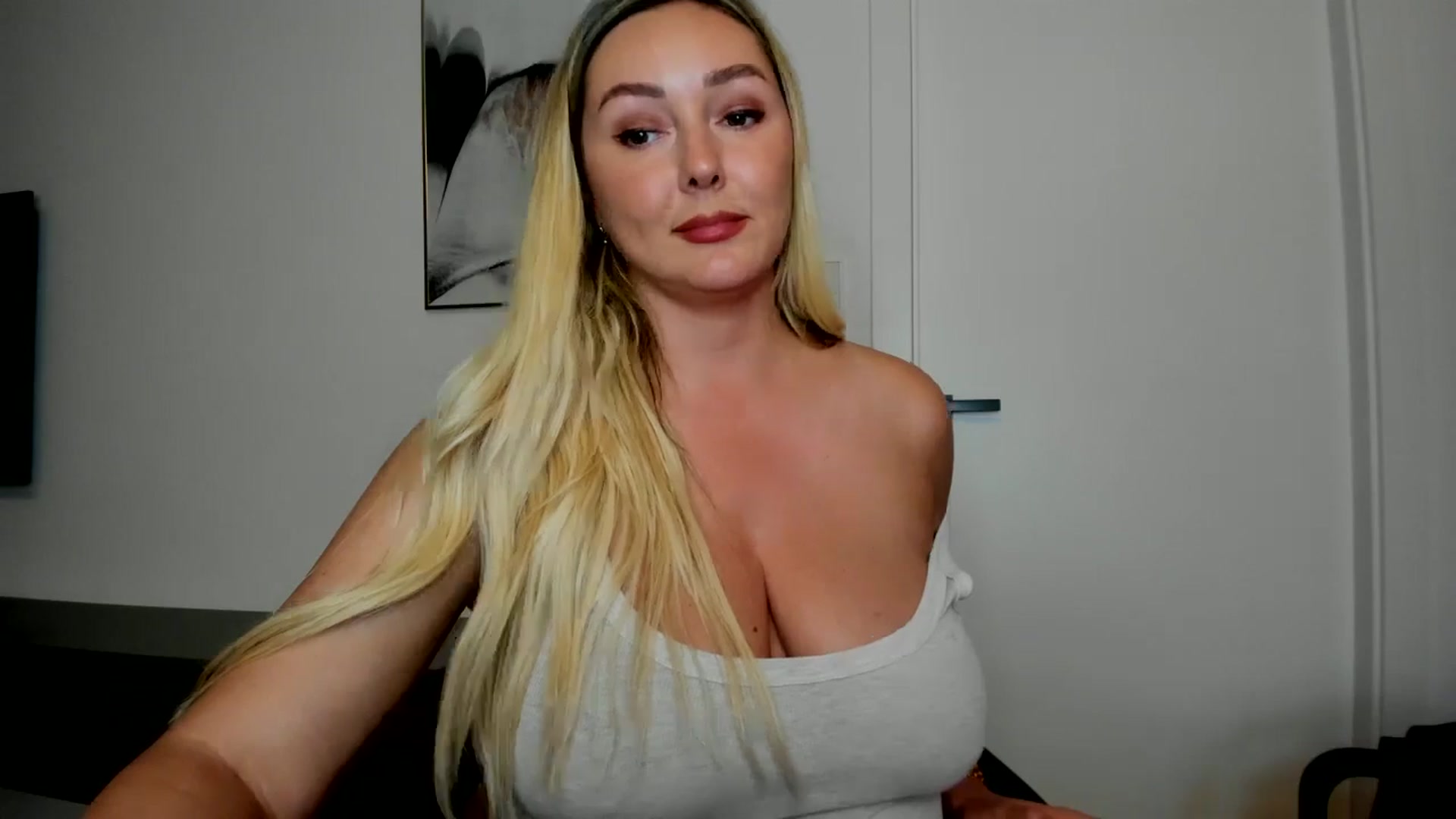 Gallery image thumbnail from Mi_Ha's myfreecams stream on, 08/29/2025, 16:02 image 16 of 20