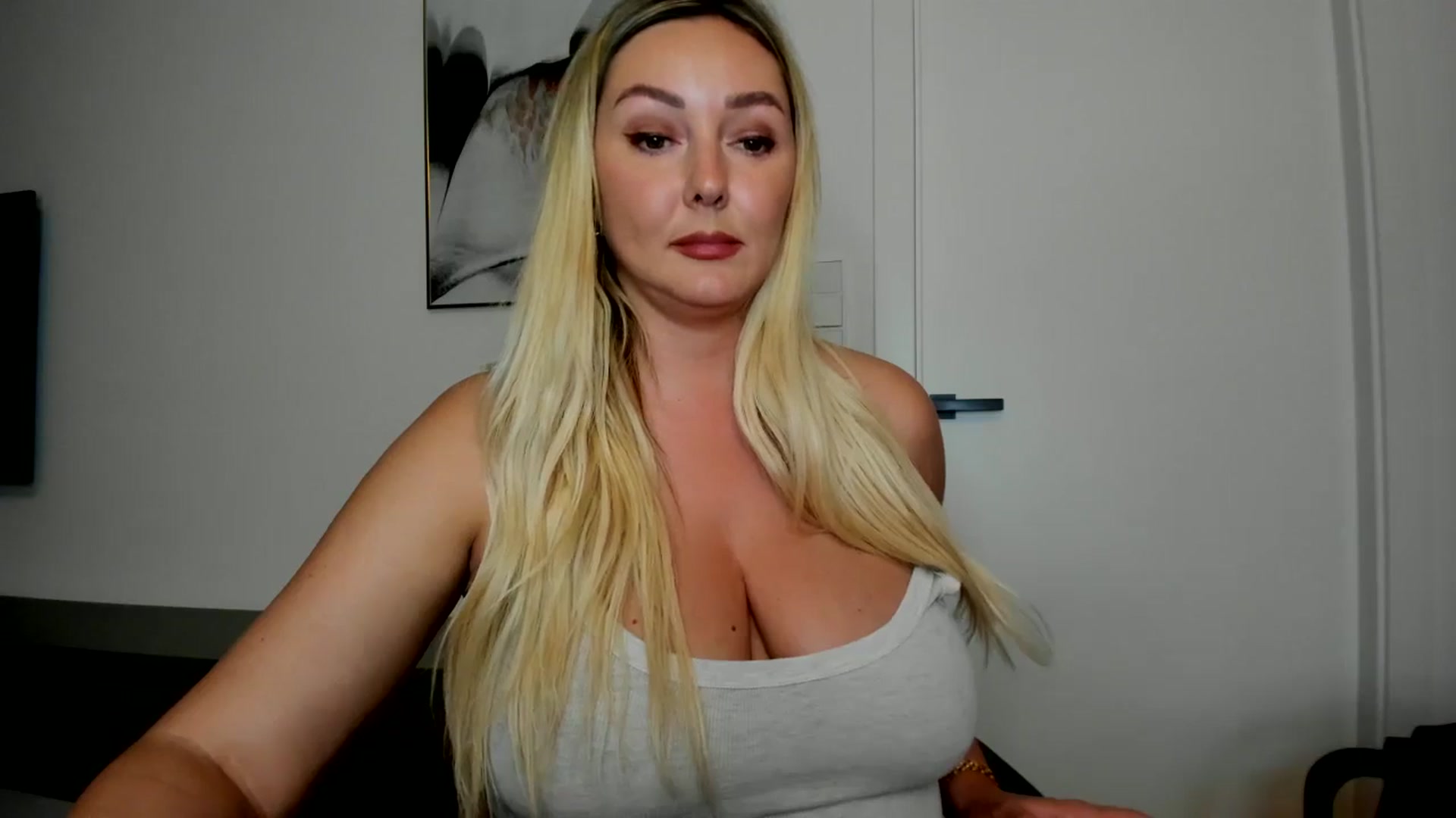 Gallery image thumbnail from Mi_Ha's myfreecams stream on, 08/29/2025, 16:02 image 13 of 20