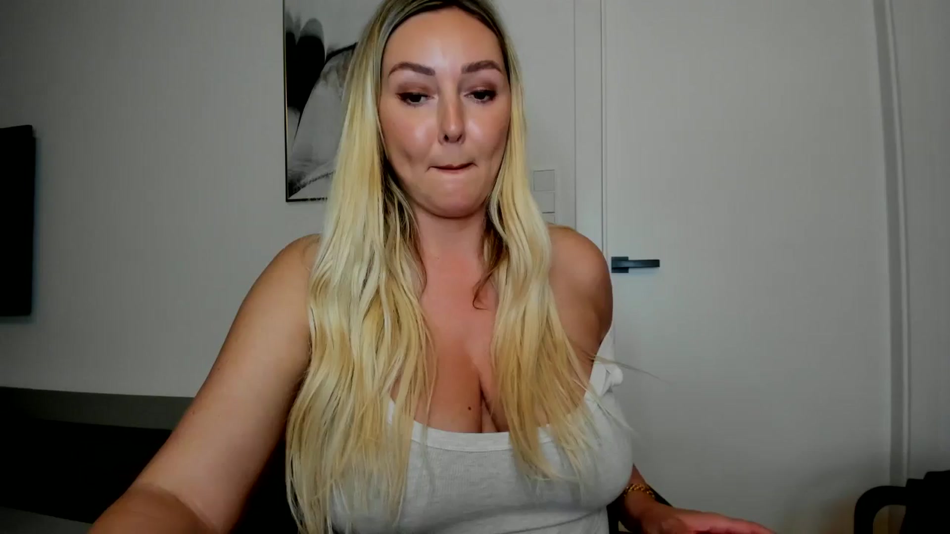 Gallery image thumbnail from Mi_Ha's myfreecams stream on, 08/29/2025, 16:02 image 2 of 20