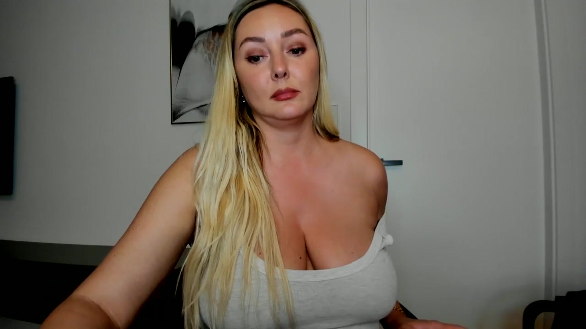 Gallery image thumbnail from Mi_Ha's myfreecams stream on, 08/29/2025, 16:02 image 15 of 20