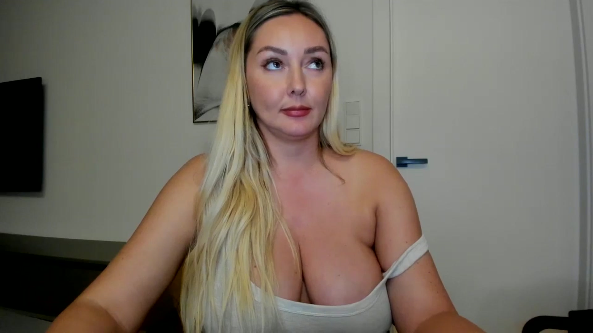 Gallery image thumbnail from Mi_Ha's myfreecams stream on, 08/29/2025, 20:47 image 9 of 20