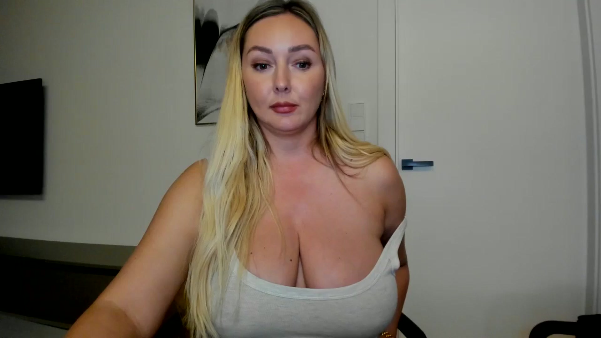 Gallery image thumbnail from Mi_Ha's myfreecams stream on, 08/29/2025, 20:47 image 12 of 20