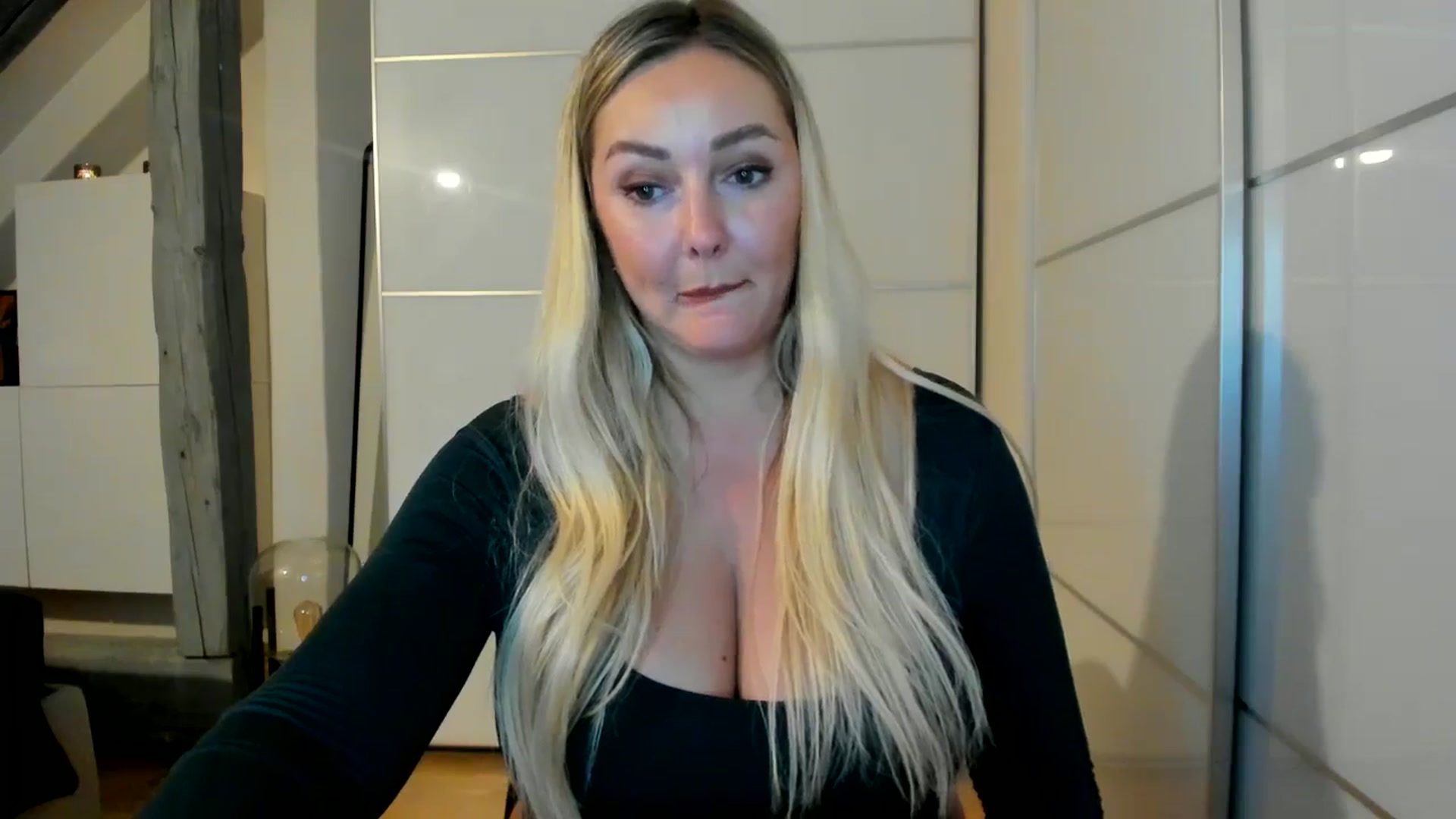 Gallery image thumbnail from Mi_Ha's myfreecams stream on, 09/01/2025, 21:14 image 6 of 20