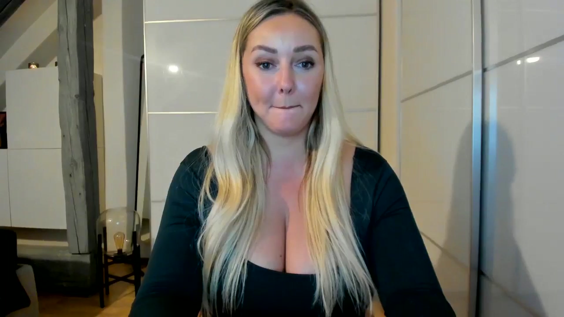 Gallery image thumbnail from Mi_Ha's myfreecams stream on, 09/01/2025, 21:14 image 10 of 20