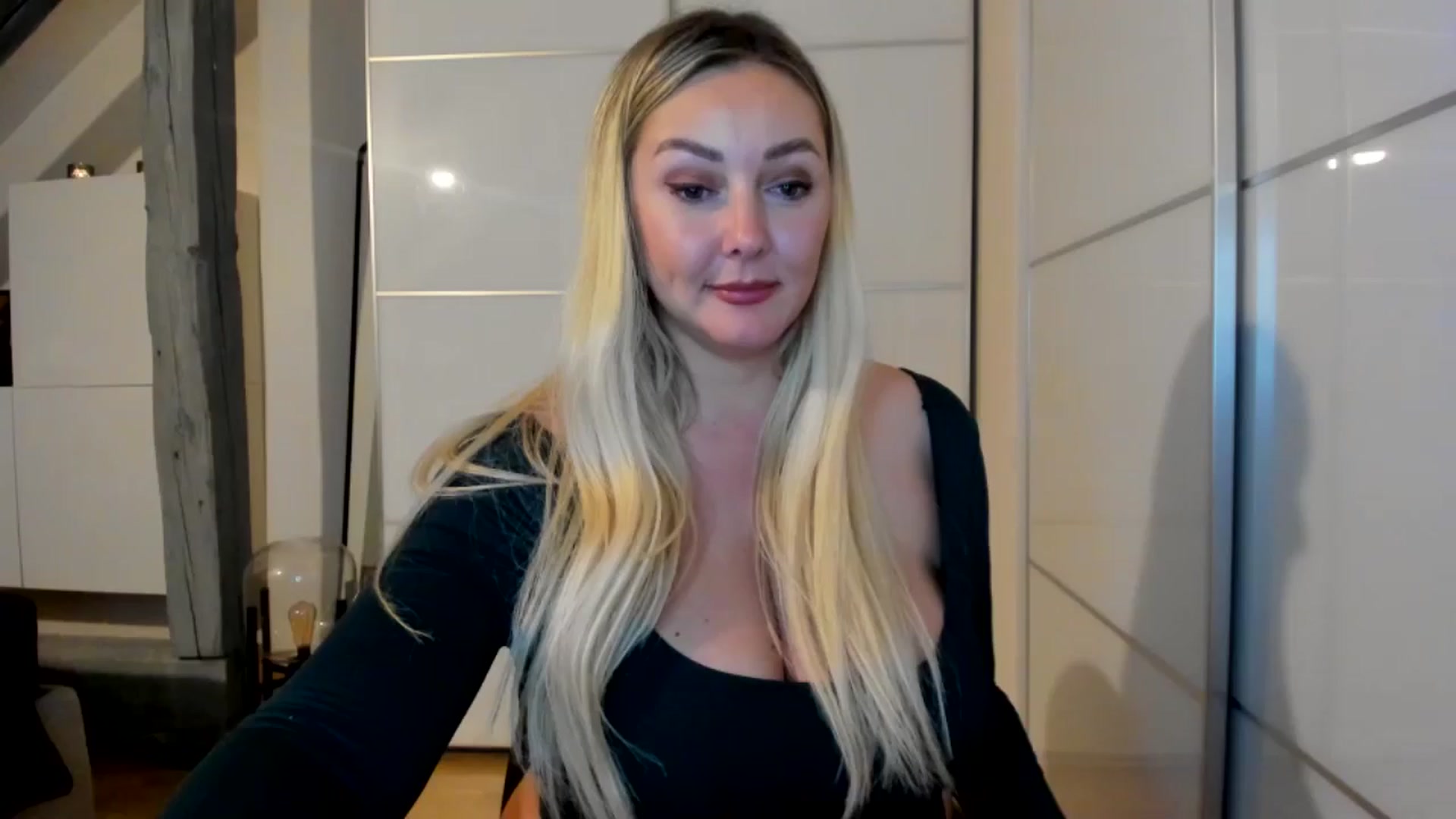 Gallery image thumbnail from Mi_Ha's myfreecams stream on, 09/01/2025, 21:14 image 15 of 20