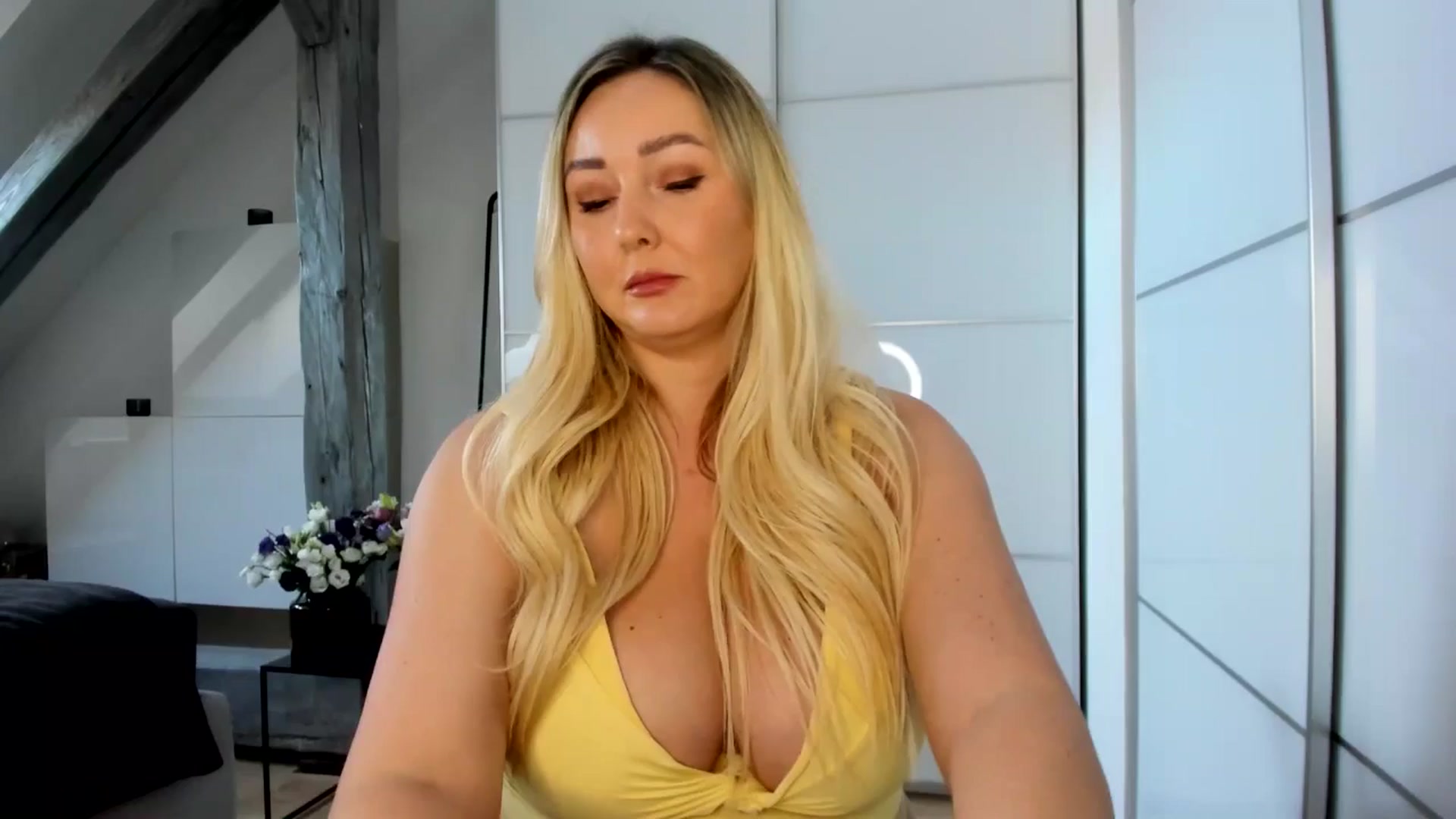 Gallery image thumbnail from Mi_Ha's myfreecams stream on, 09/04/2025, 14:04 image 6 of 20