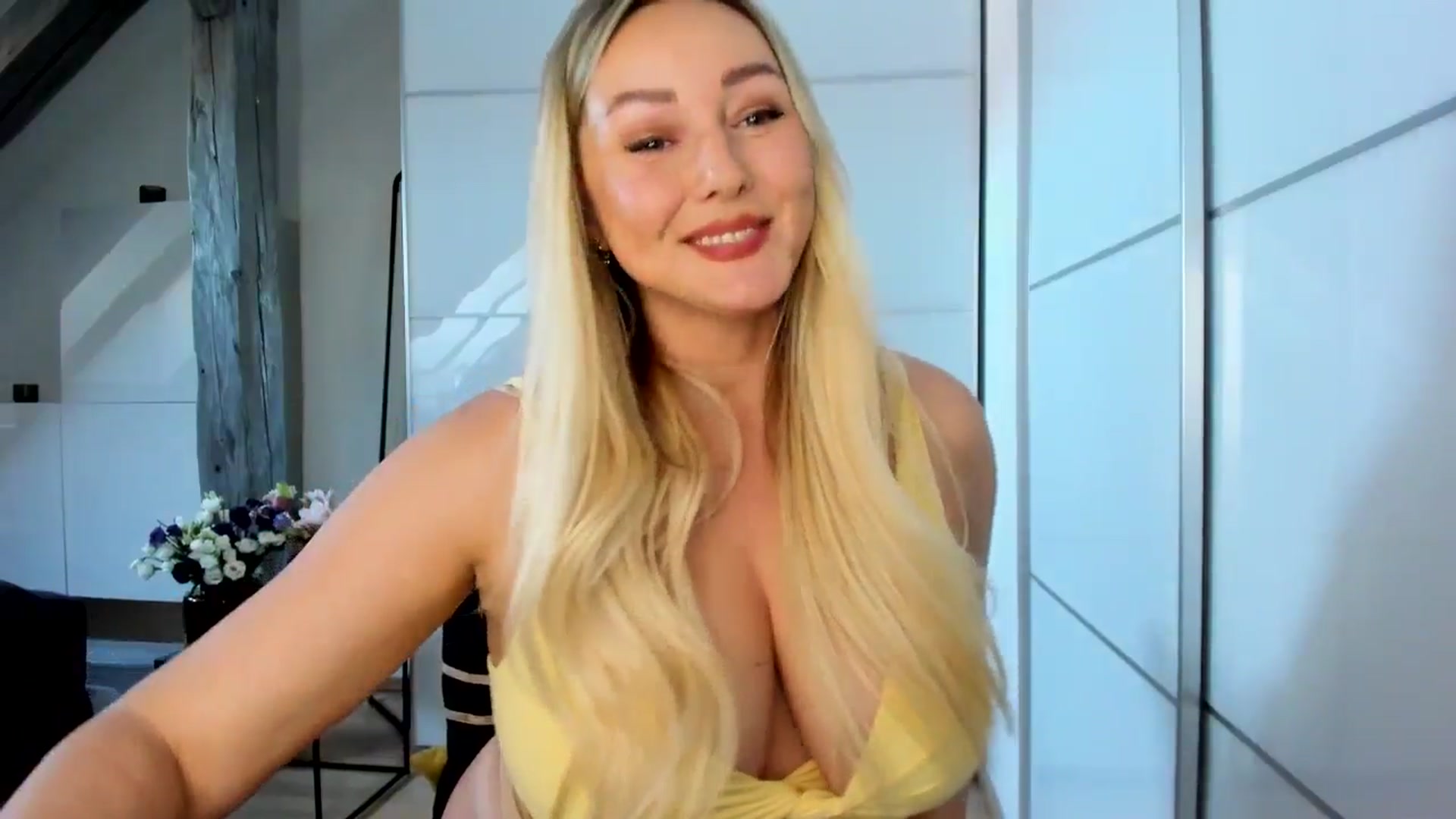Gallery image thumbnail from Mi_Ha's myfreecams stream on, 09/04/2025, 17:01 image 5 of 20