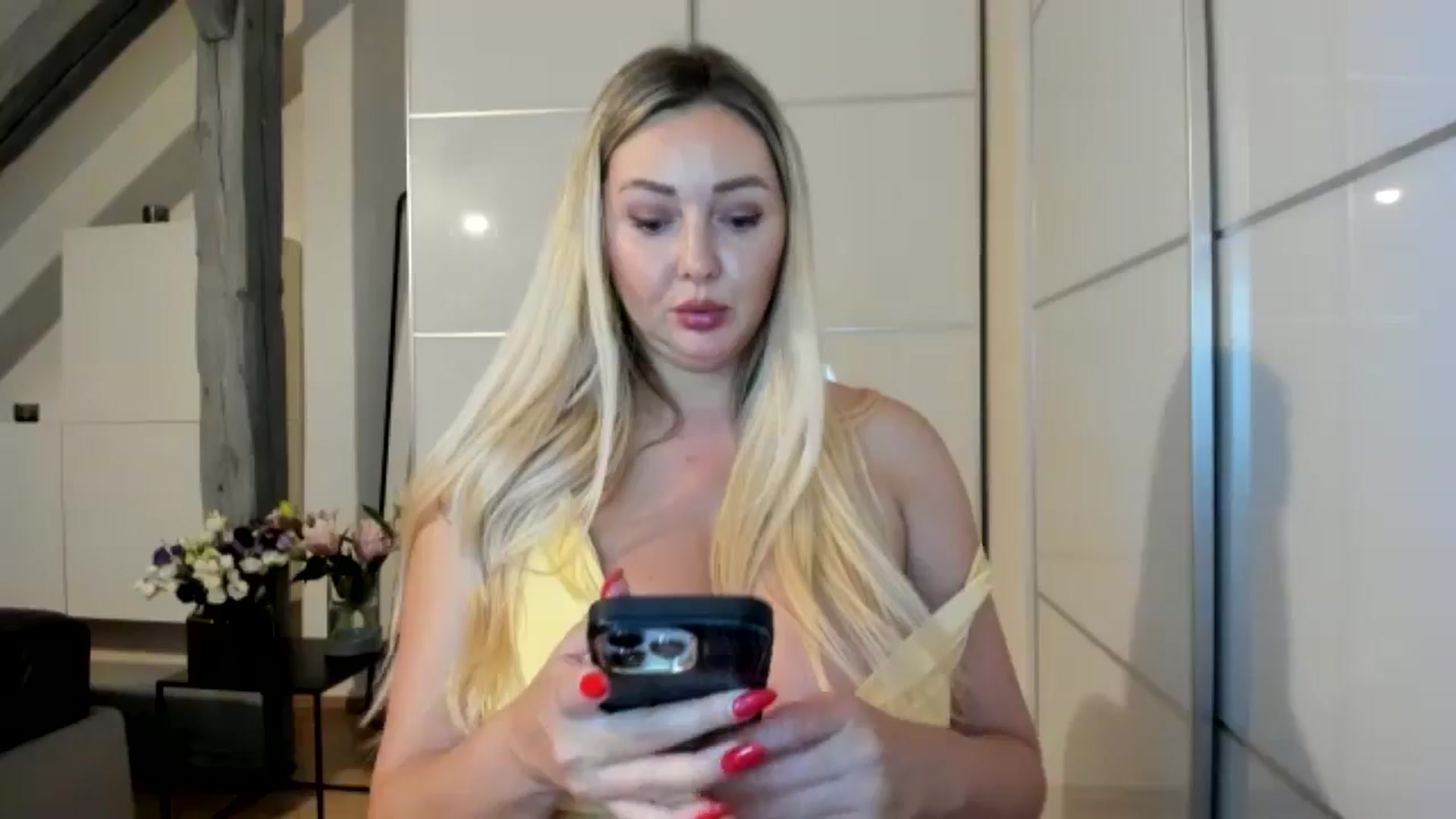 Gallery image thumbnail from Mi_Ha's myfreecams stream on, 09/04/2025, 21:29 image 8 of 20