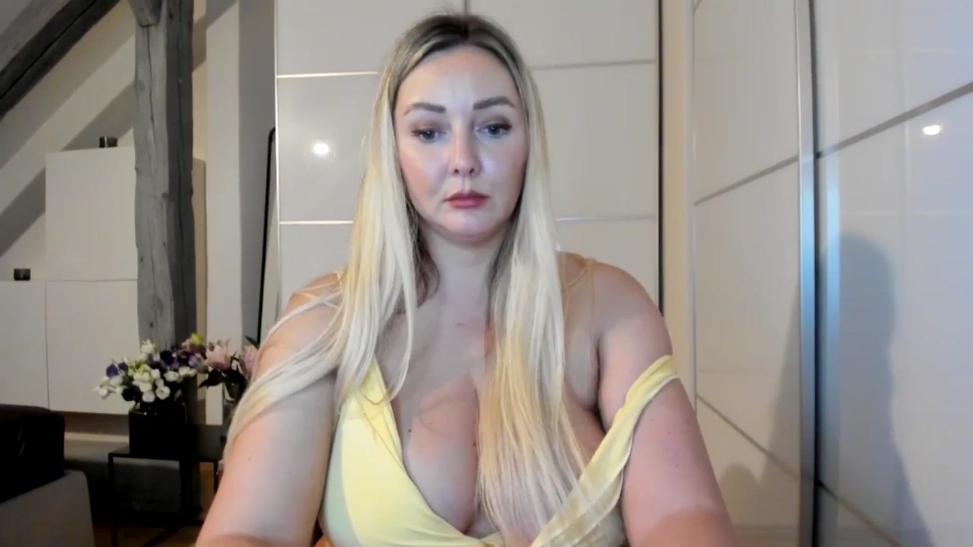 Gallery image thumbnail from Mi_Ha's myfreecams stream on, 09/04/2025, 21:29 image 7 of 20
