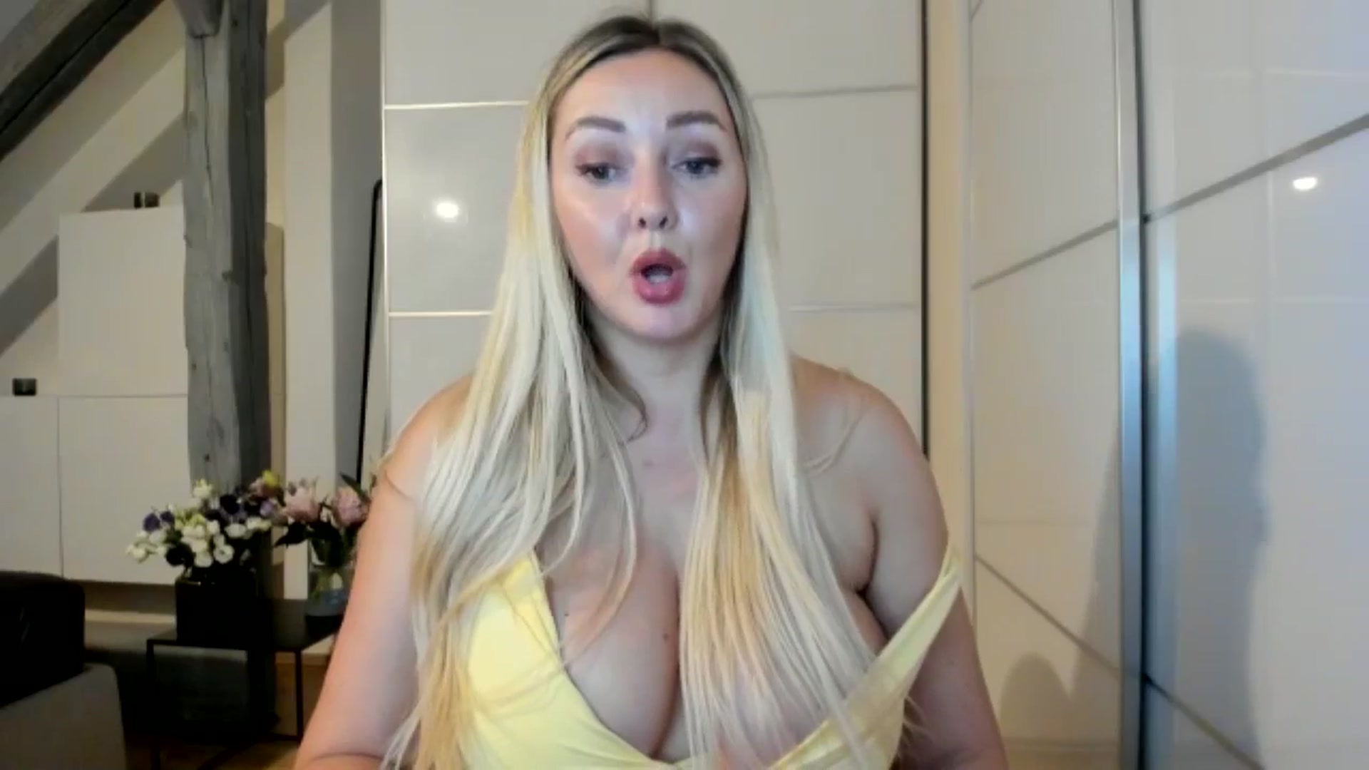Gallery image thumbnail from Mi_Ha's myfreecams stream on, 09/04/2025, 21:29 image 9 of 20