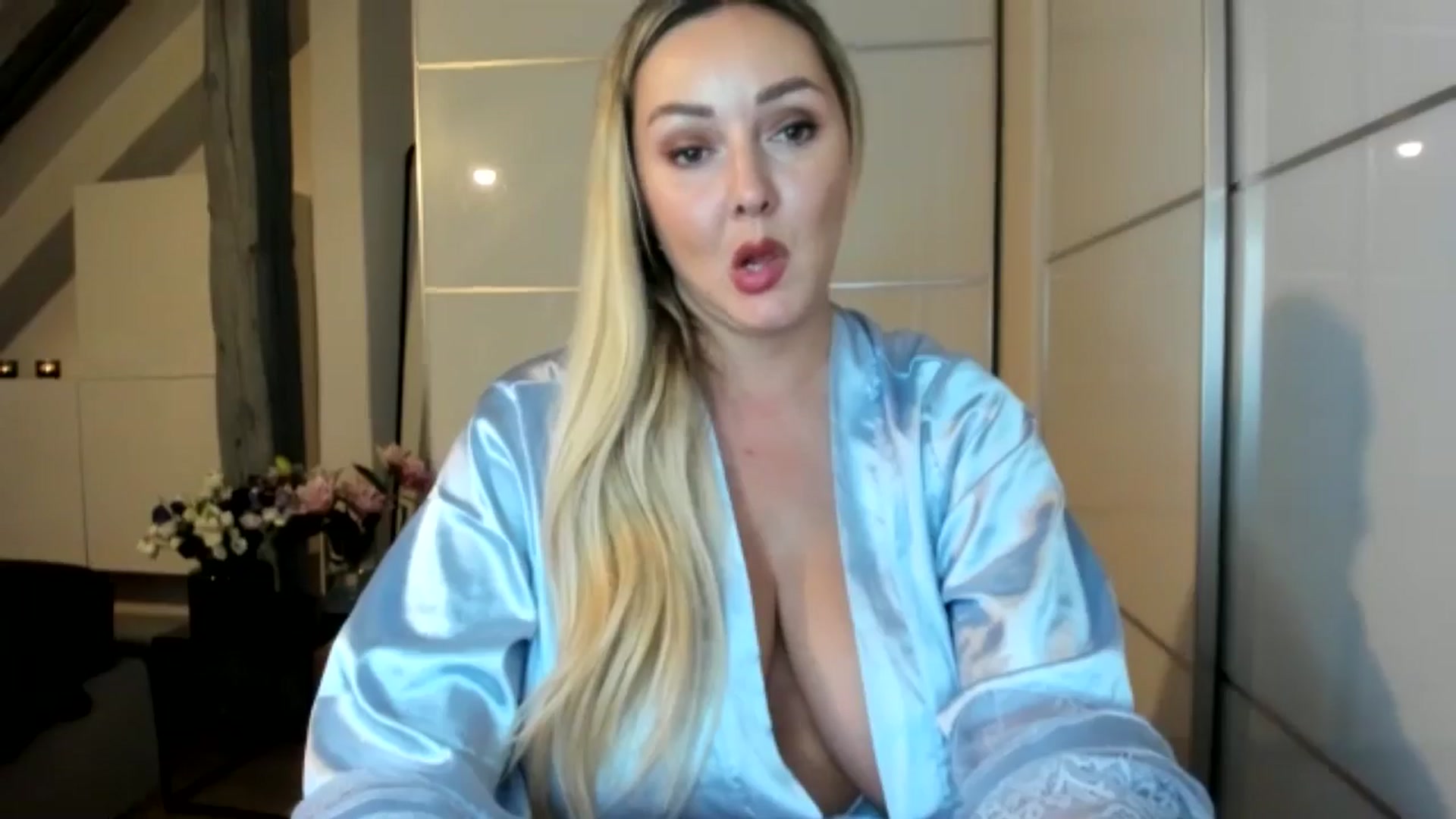 Gallery image thumbnail from Mi_Ha's myfreecams stream on, 09/05/2025, 20:20 image 6 of 20