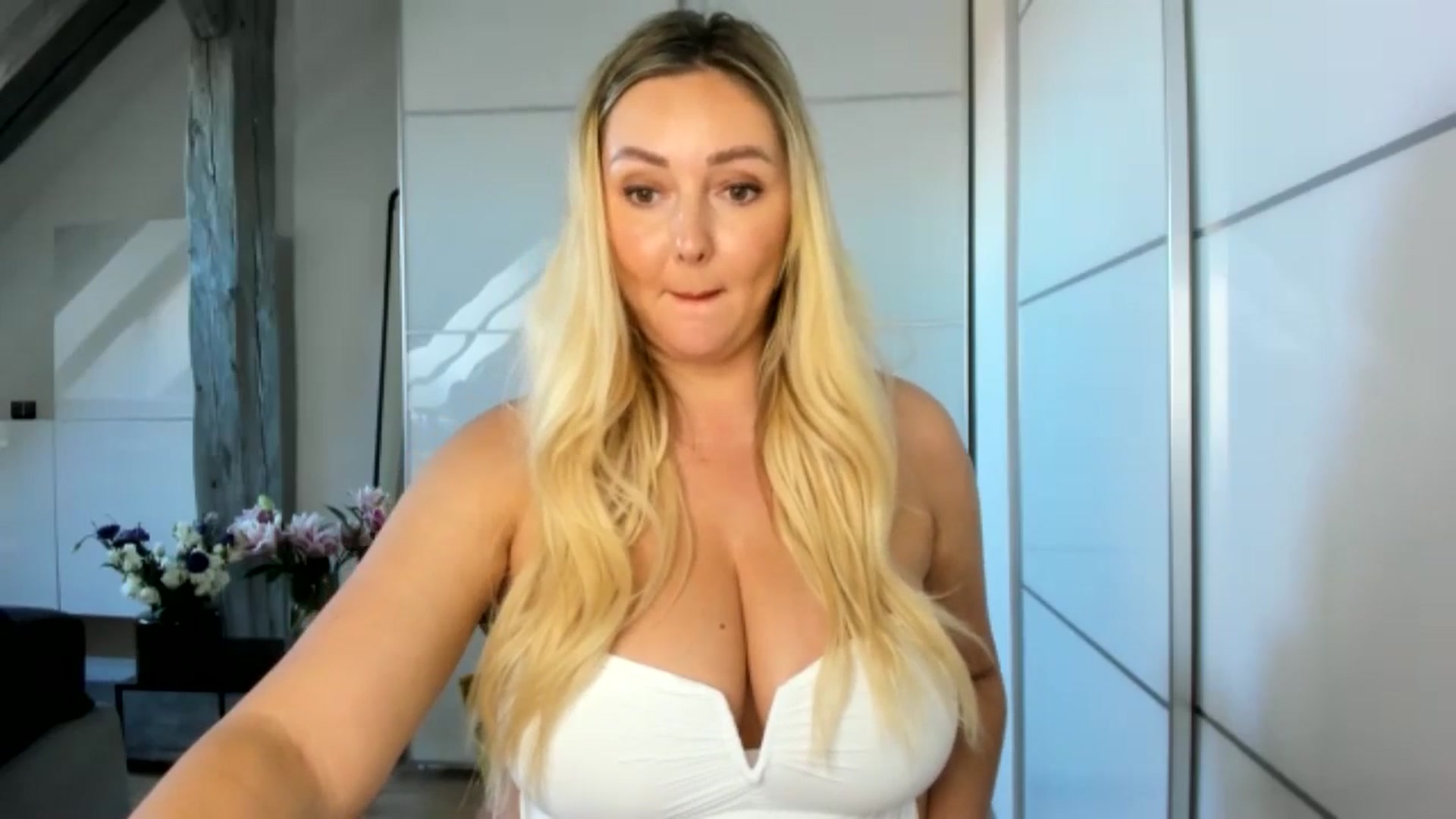 Gallery image thumbnail from Mi_Ha's myfreecams stream on, 09/06/2025, 14:51 image 9 of 20