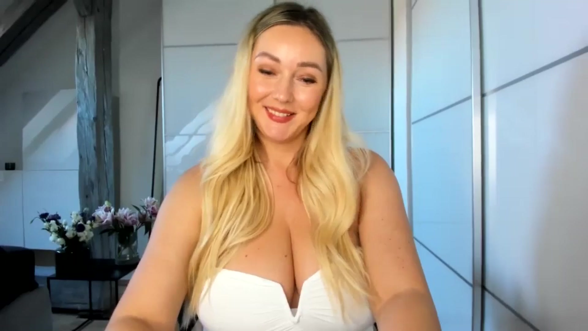 Gallery image thumbnail from Mi_Ha's myfreecams stream on, 09/06/2025, 14:51 image 14 of 20