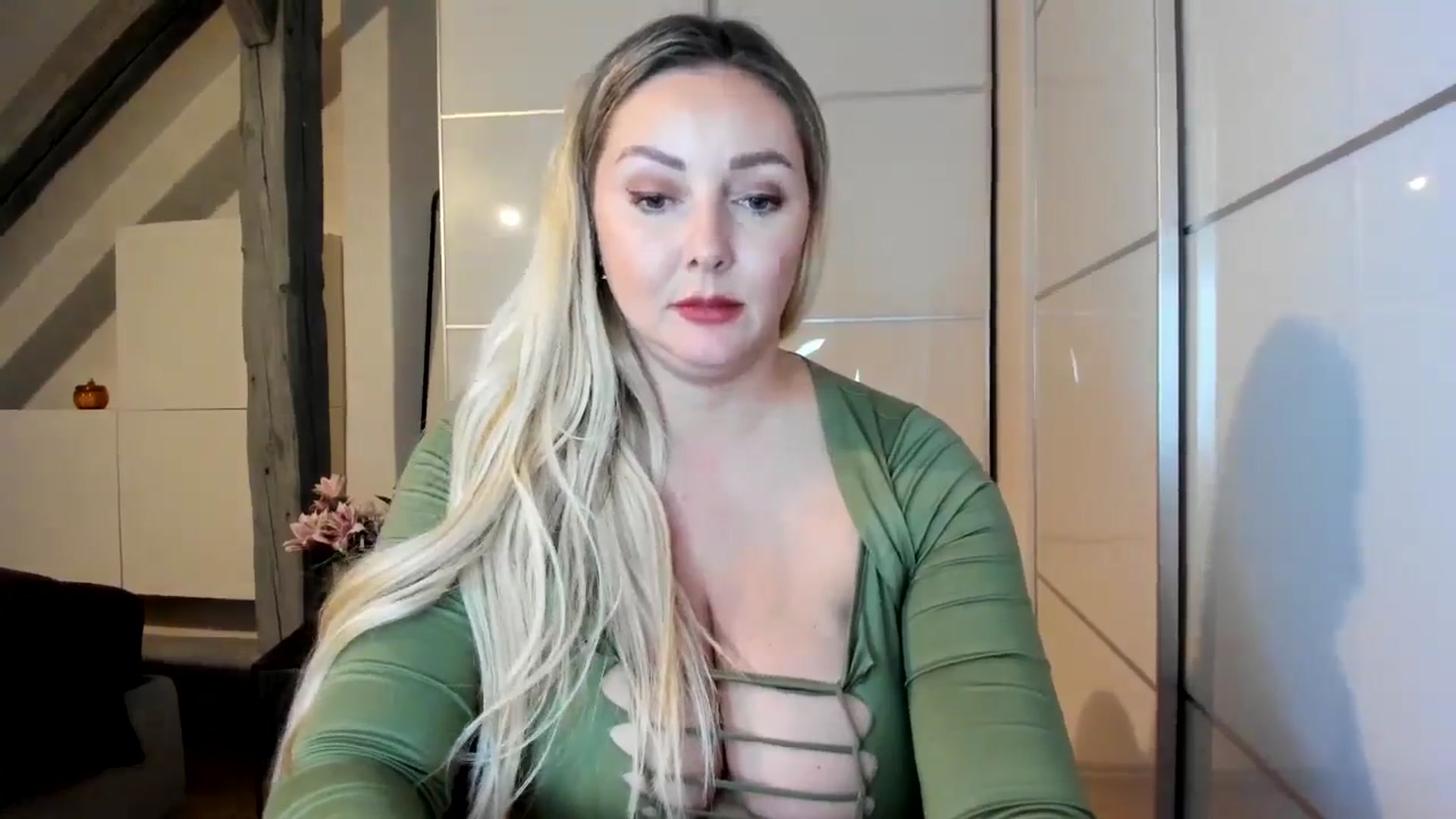 Gallery image thumbnail from Mi_Ha's myfreecams stream on, 09/09/2025, 20:04 image 2 of 20